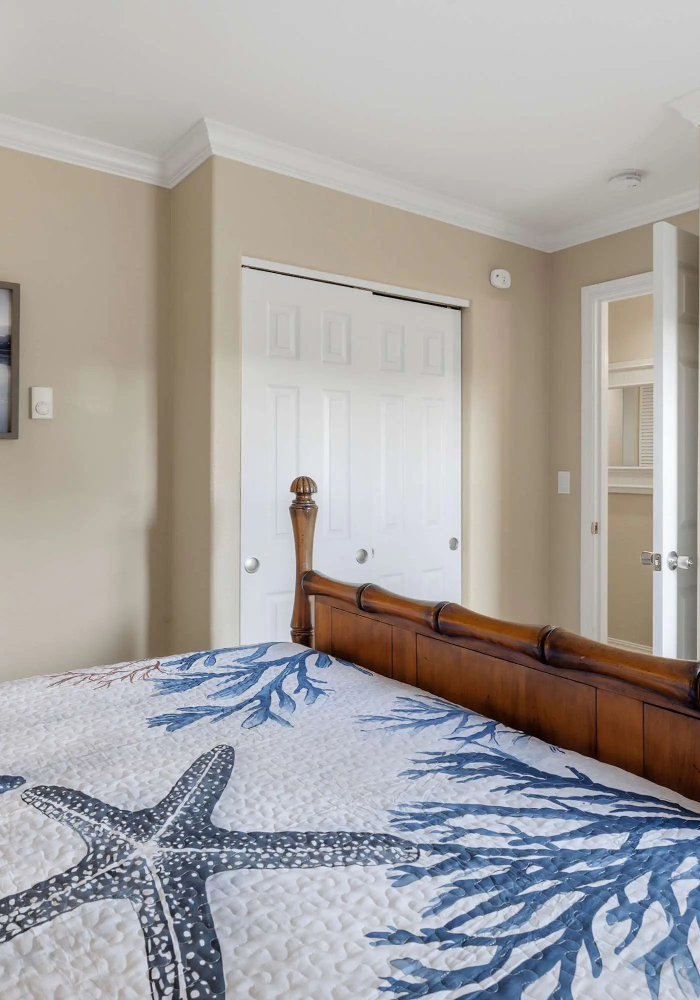 Waterfront Corner Condo with Fireplace and Ocean Views Close to Beach and Bay