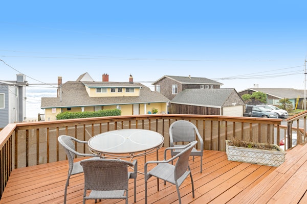 Spacious Home with Two Large Decks and Ocean View Great for Groups