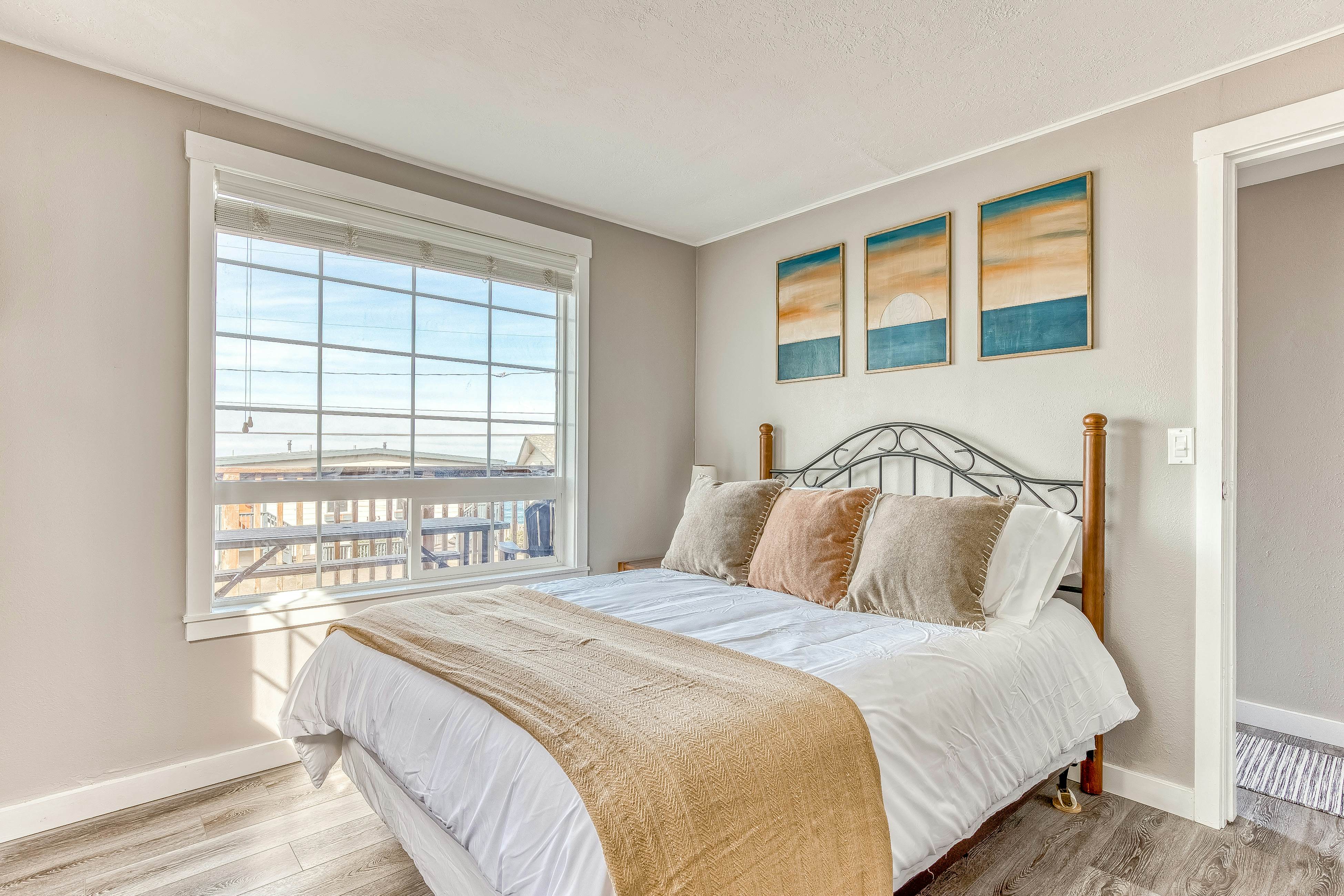 Dog friendly home with ocean views hot tub deck foosball and fireplace