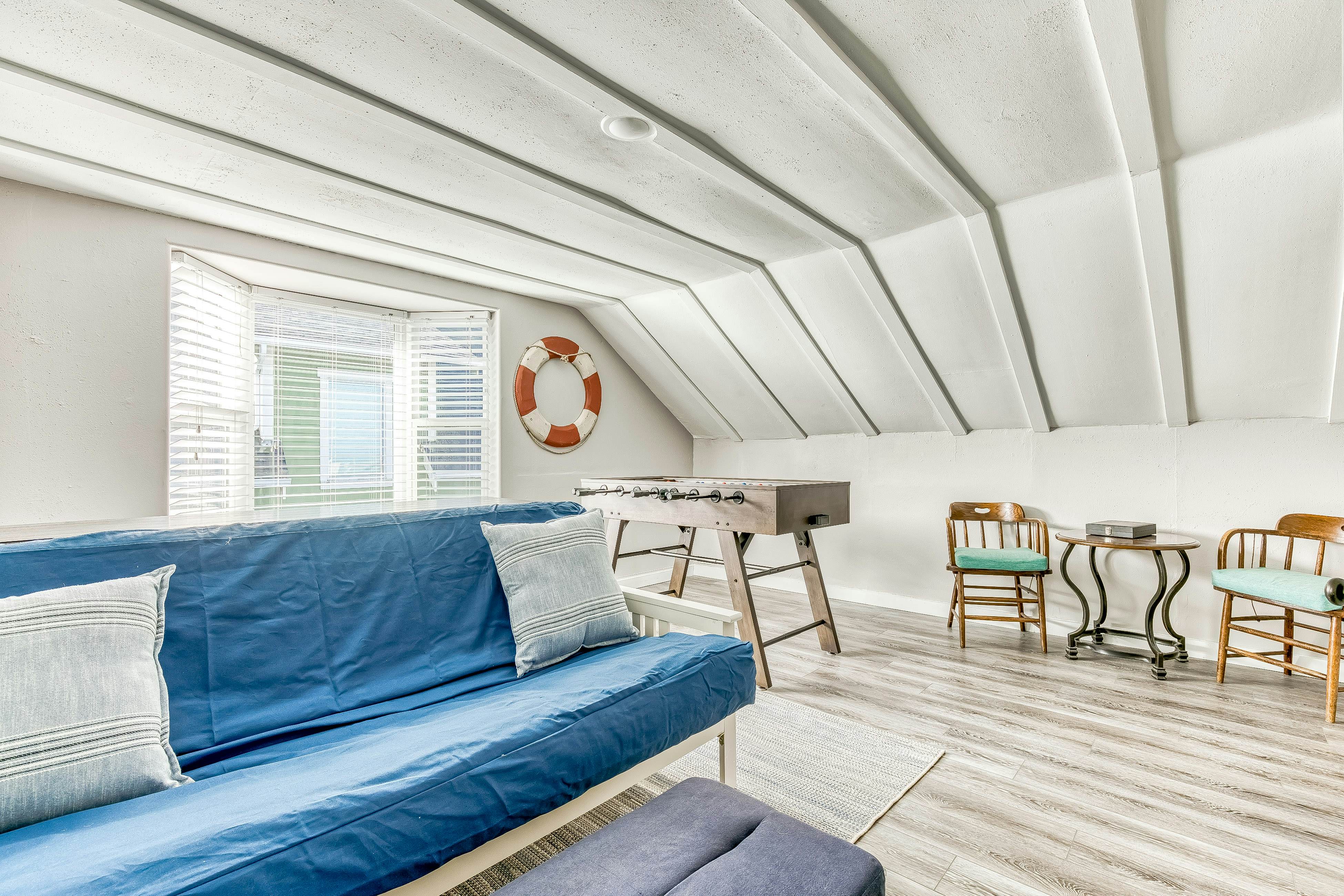 Dog friendly home with ocean views hot tub deck foosball and fireplace