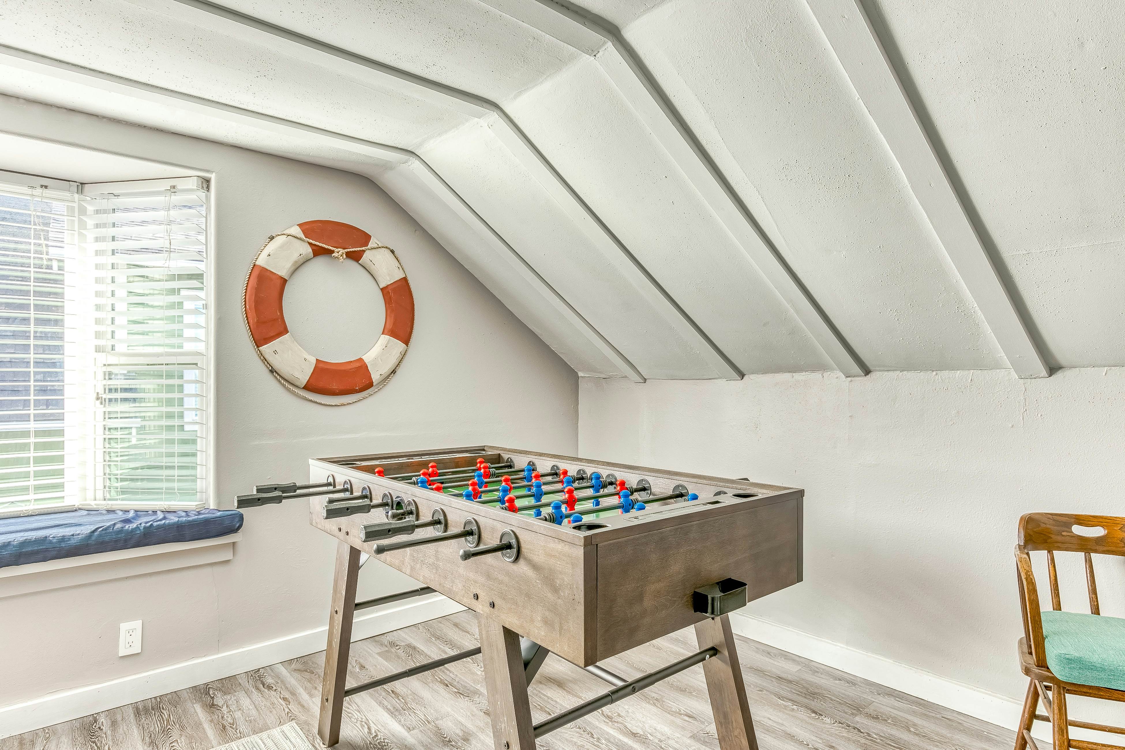 Dog friendly home with ocean views hot tub deck foosball and fireplace