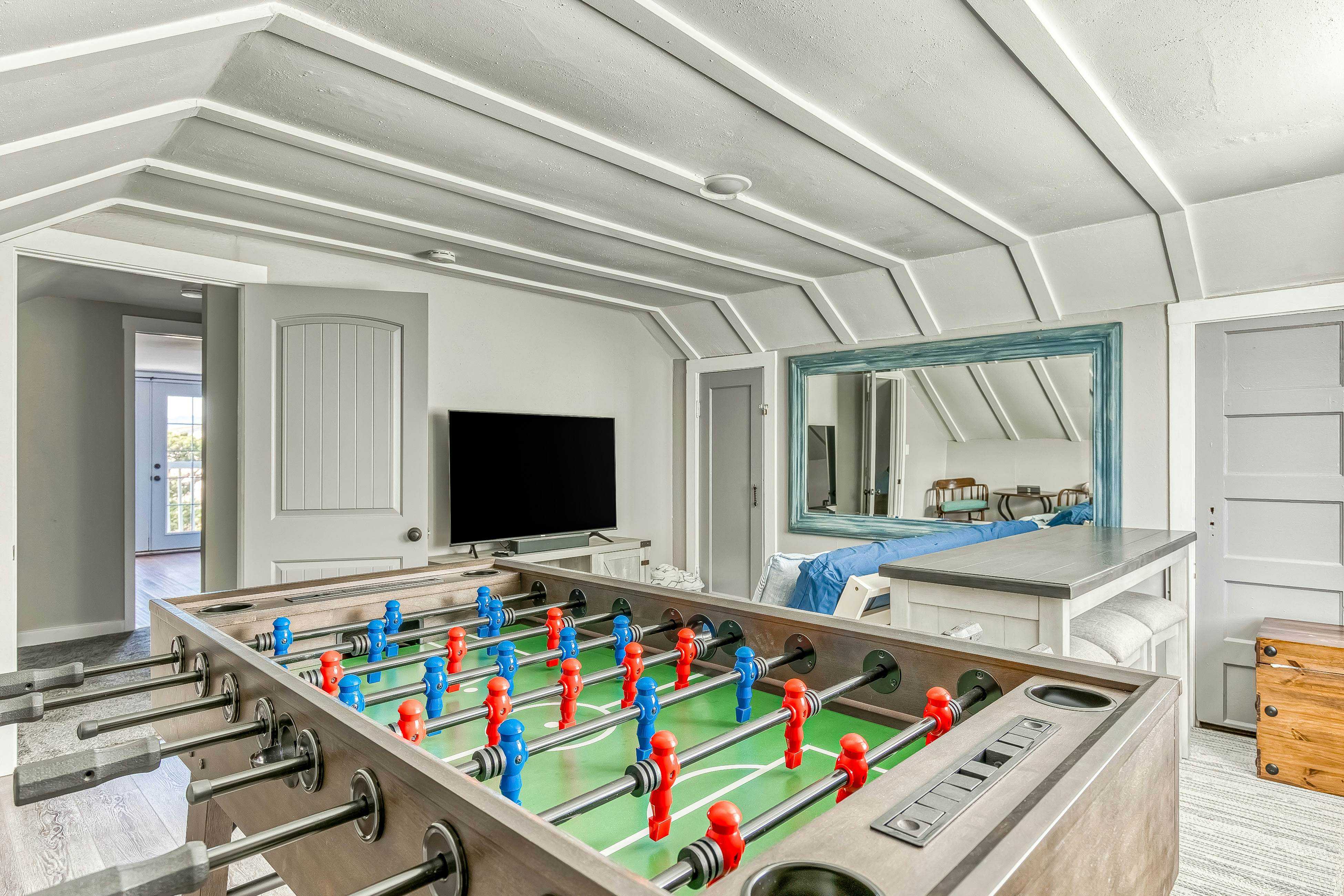 Dog friendly home with ocean views hot tub deck foosball and fireplace