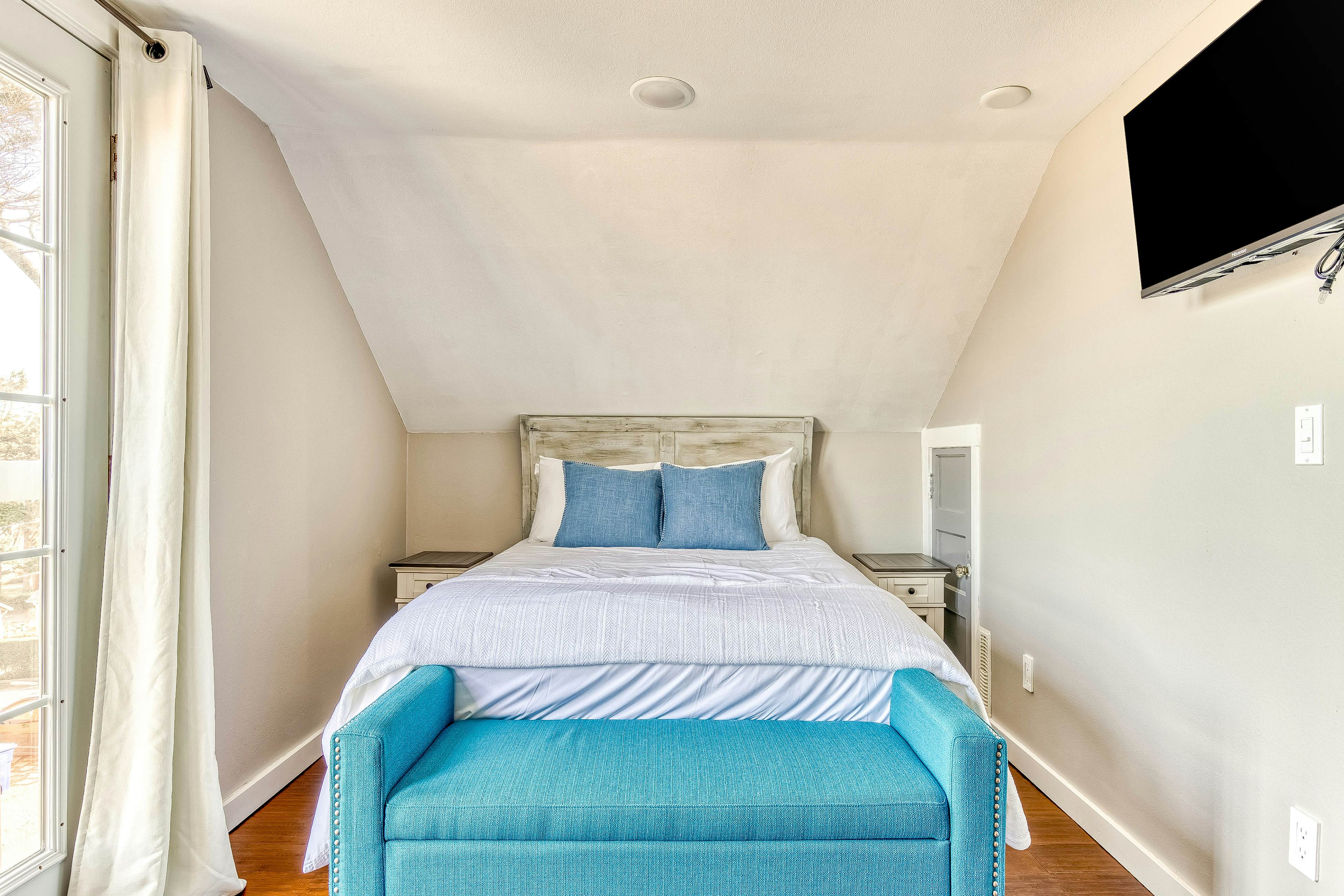 Dog friendly home with ocean views hot tub deck foosball and fireplace