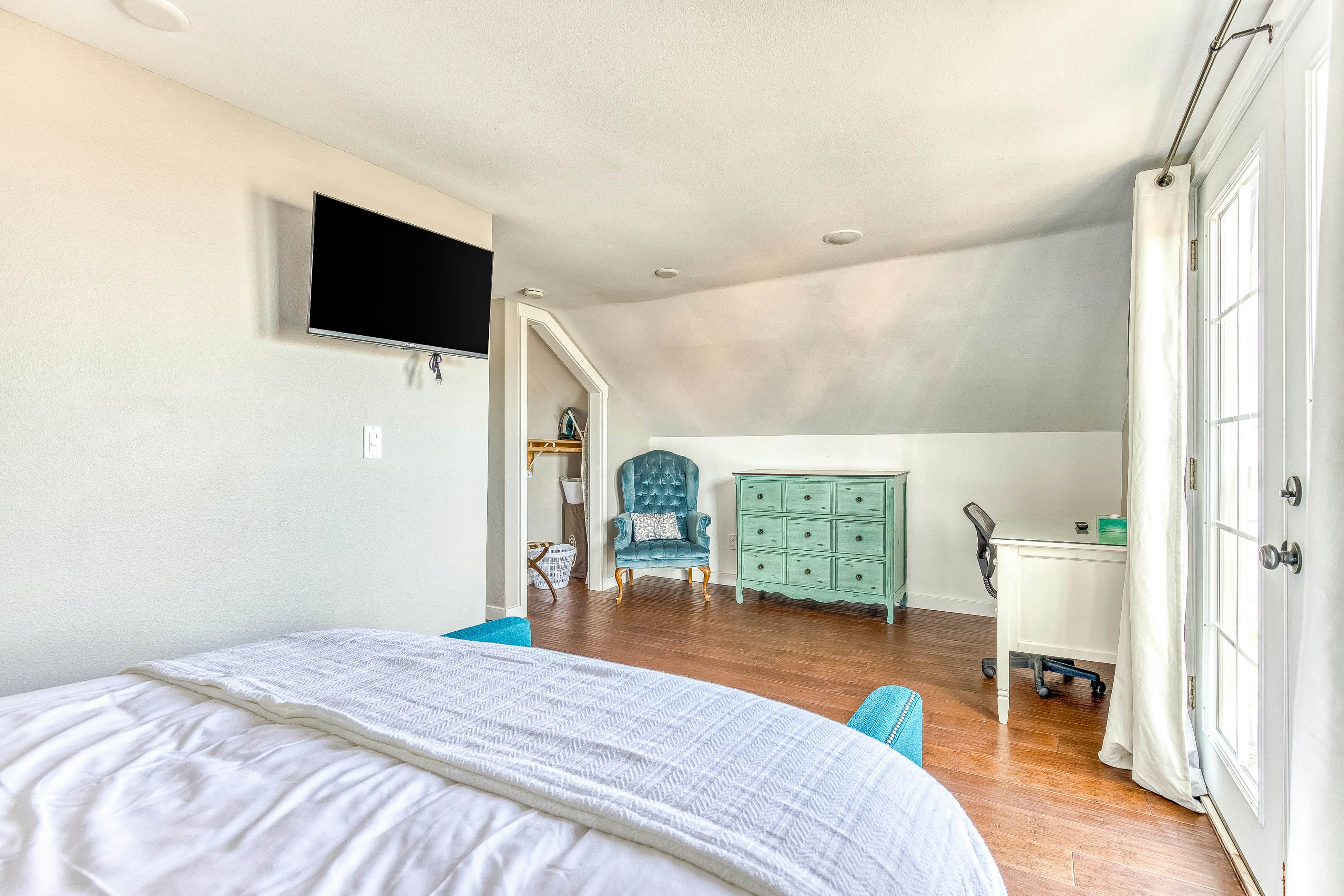 Dog friendly home with ocean views hot tub deck foosball and fireplace