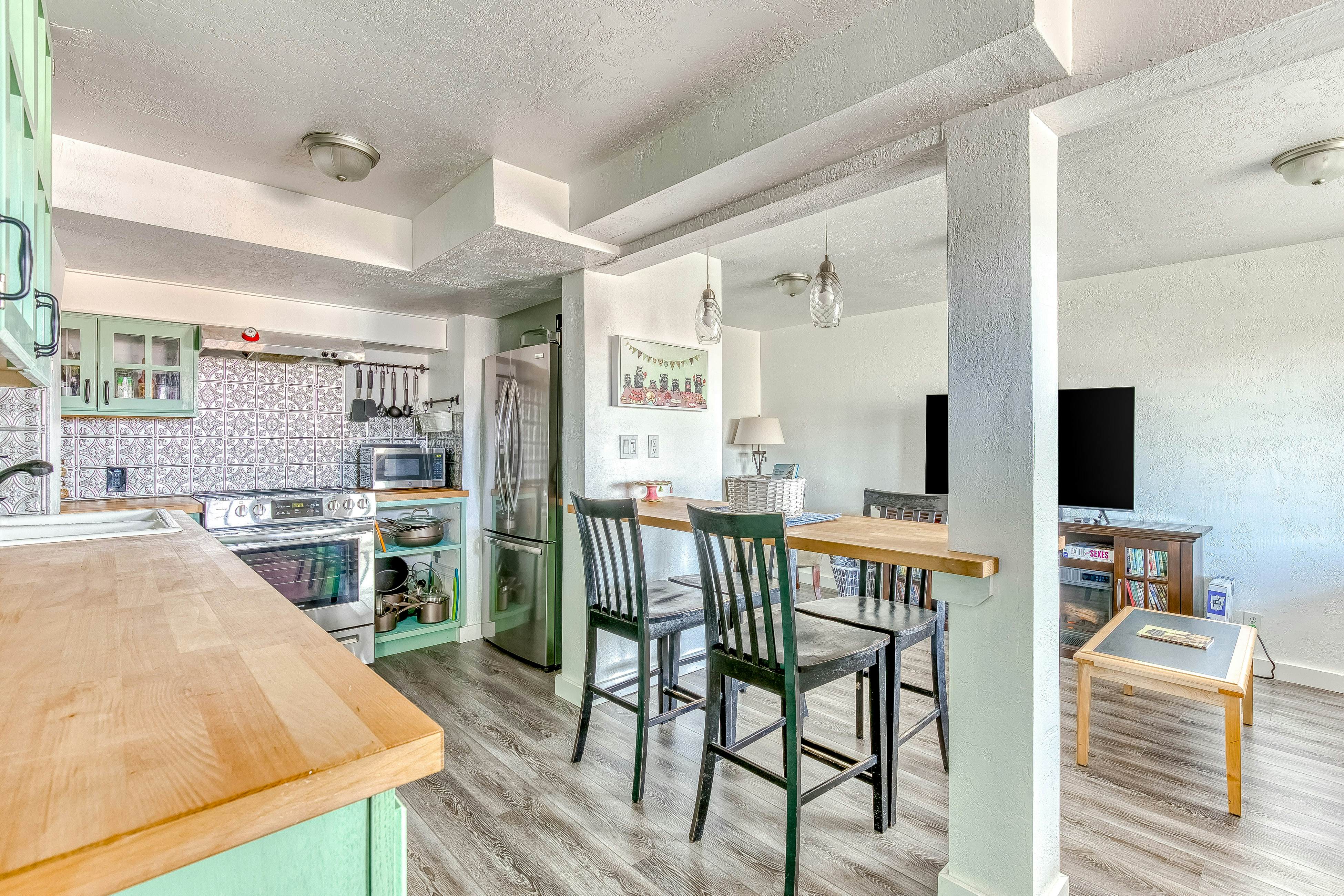 Dog friendly home with ocean views hot tub deck foosball and fireplace