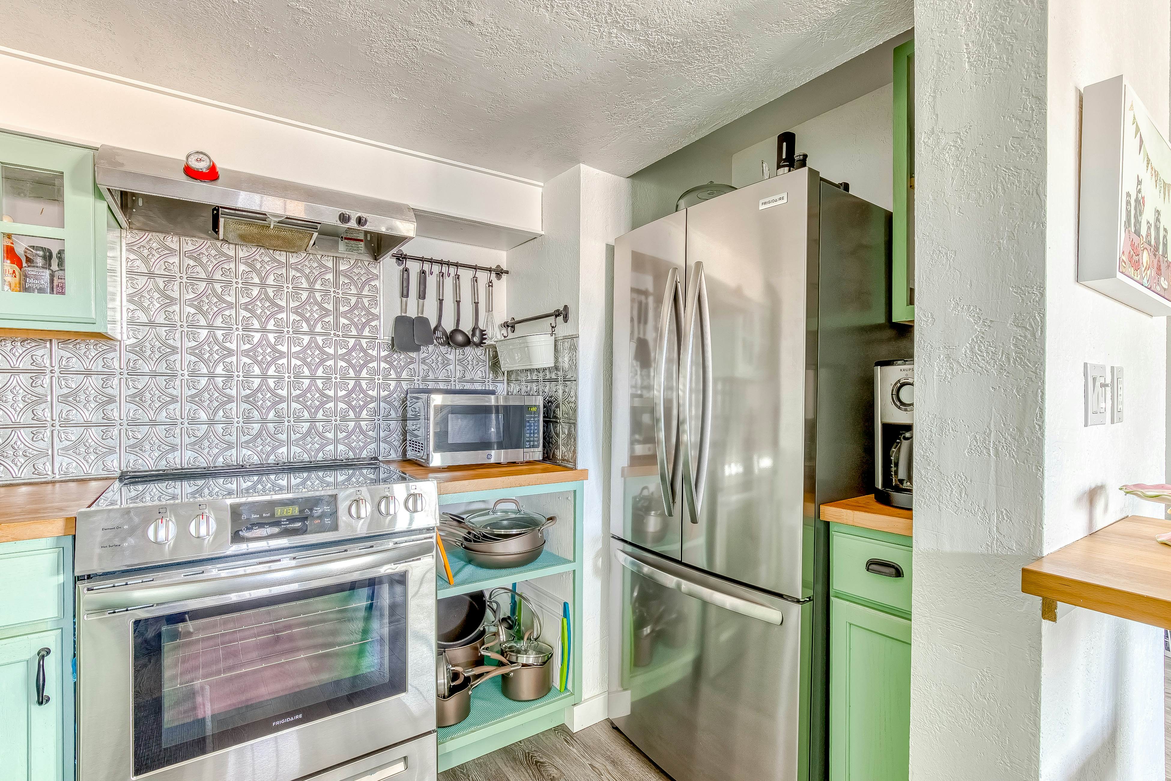 Dog friendly home with ocean views hot tub deck foosball and fireplace