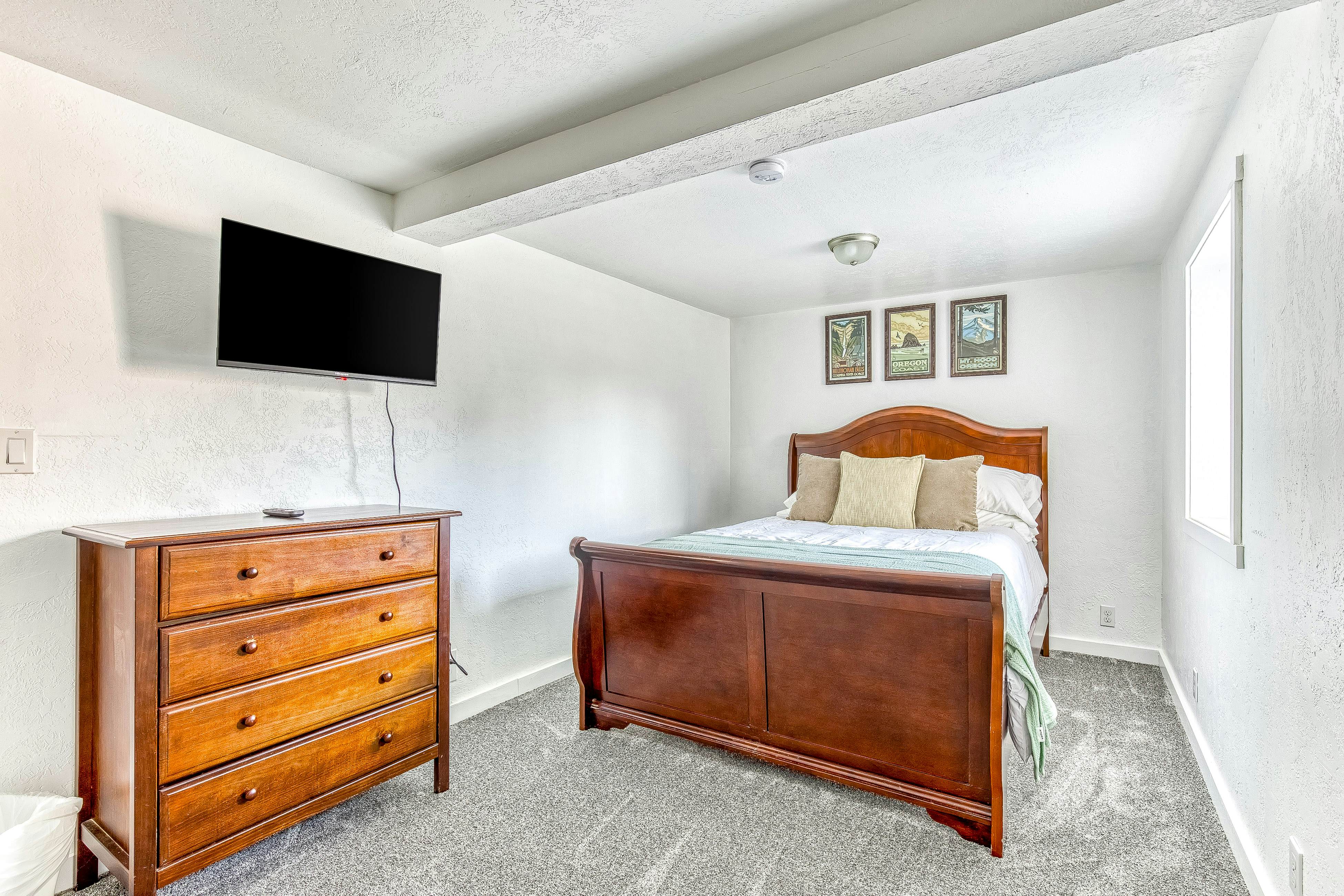 Dog friendly home with ocean views hot tub deck foosball and fireplace