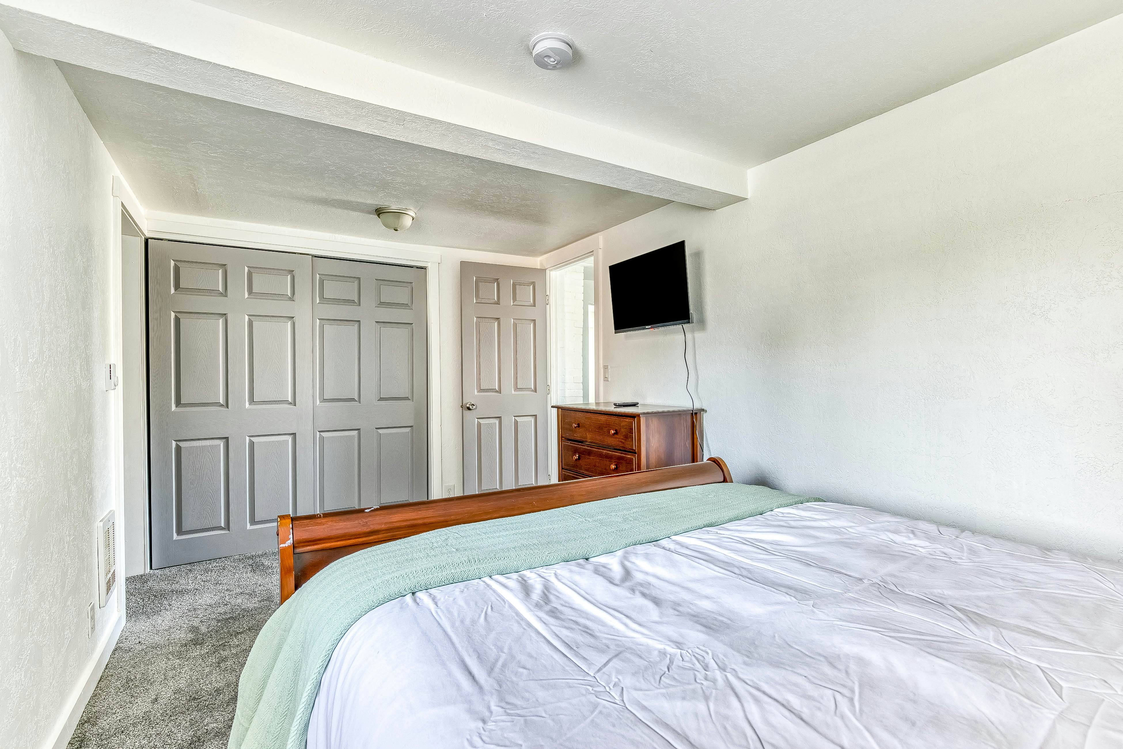 Dog friendly home with ocean views hot tub deck foosball and fireplace