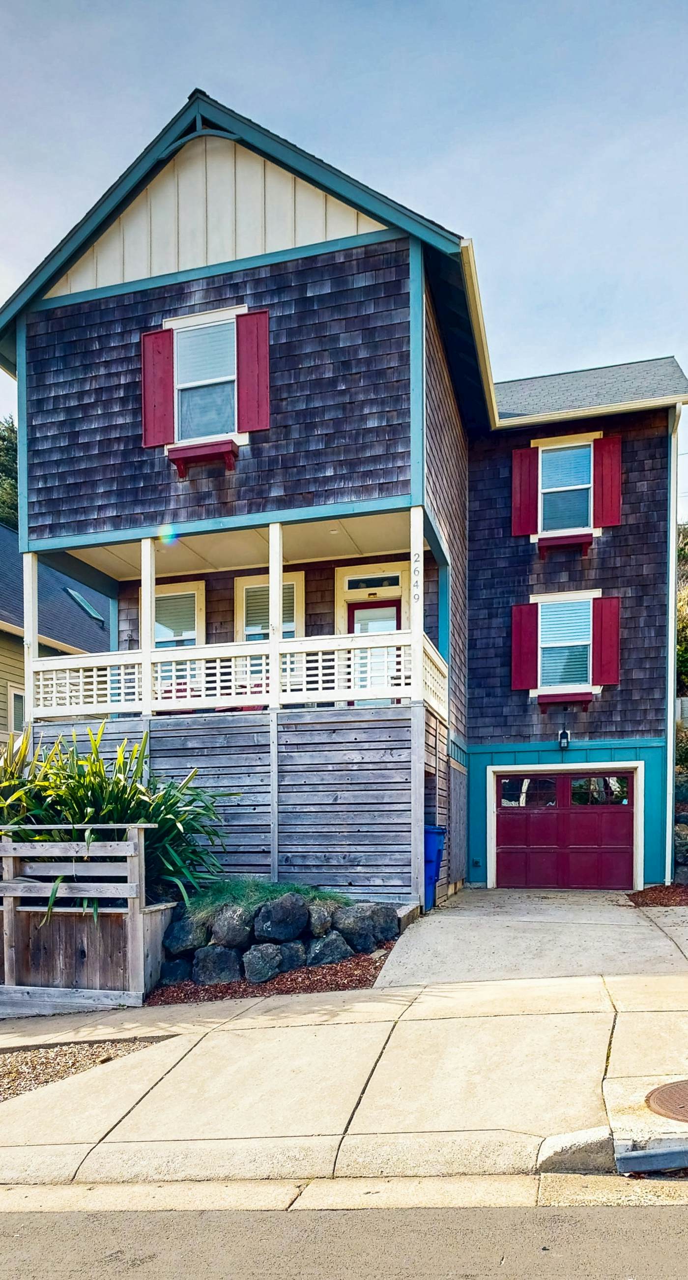 Dog friendly coastal home with private hot tub and park access