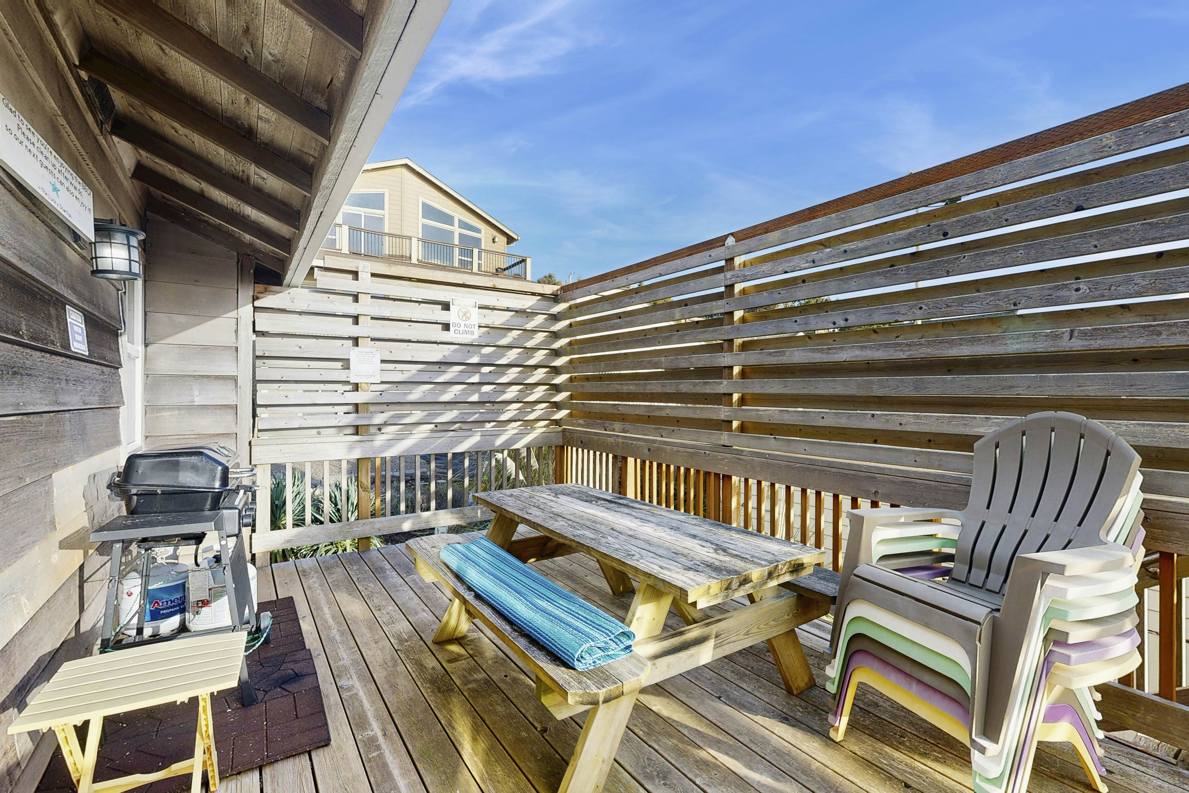 Large home w/ private hot tub & amazing views-1 block to beach-Dogs ok