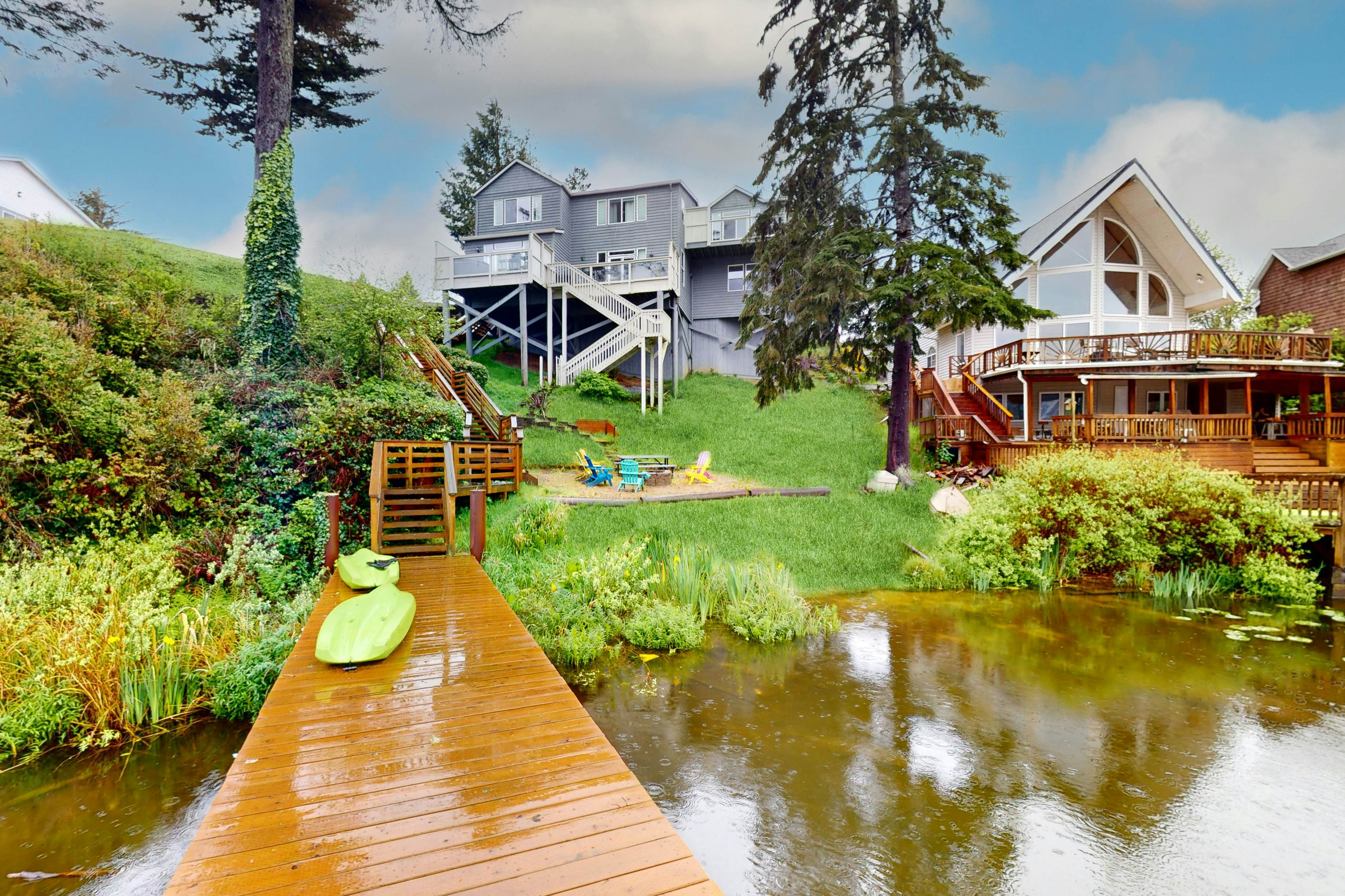 Lakefront townhome with electric grill, firepit, ping-pong table, & shared dock