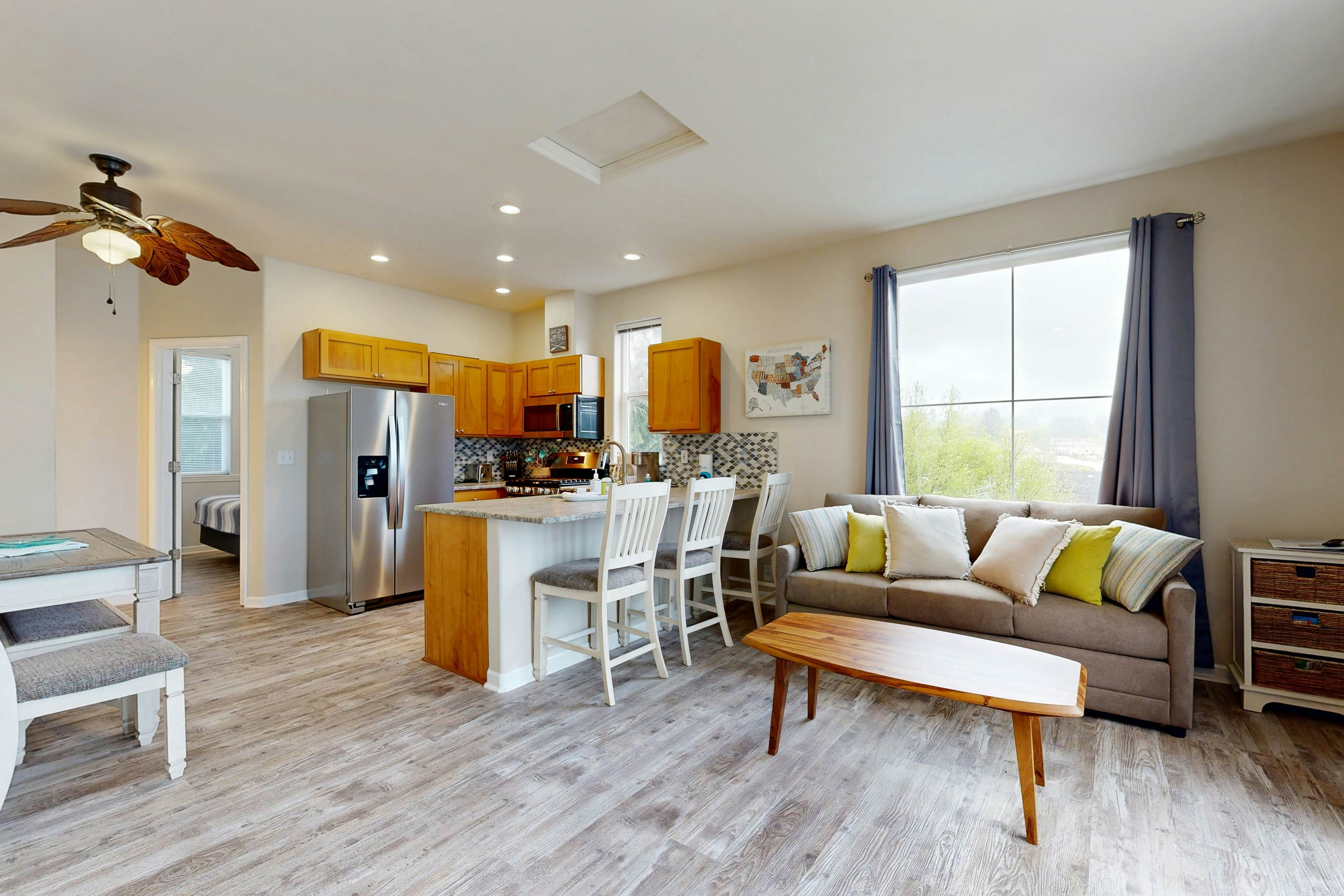 Lakefront townhome with electric grill, firepit, ping-pong table, & shared dock