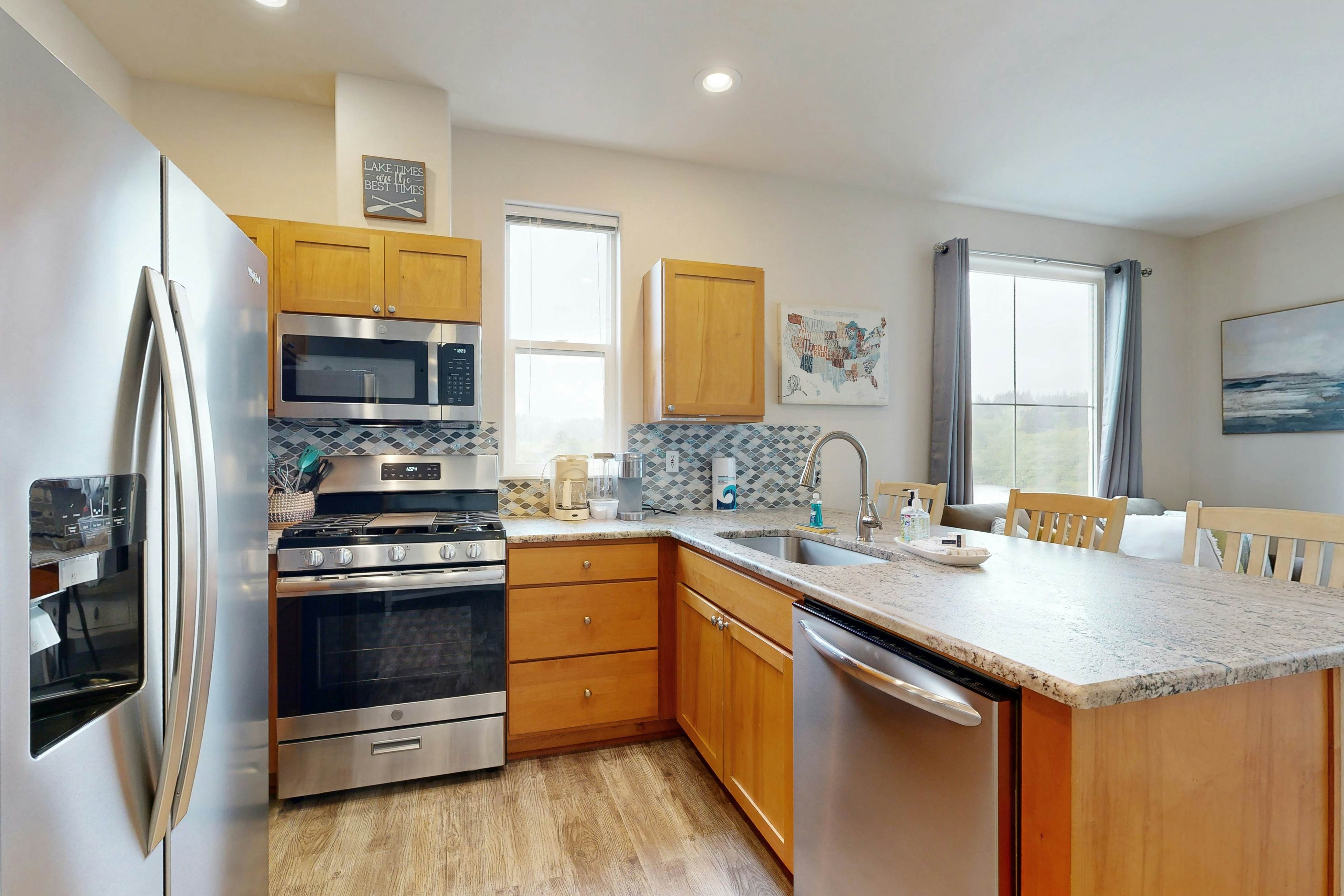 Lakefront townhome with electric grill, firepit, ping-pong table, & shared dock