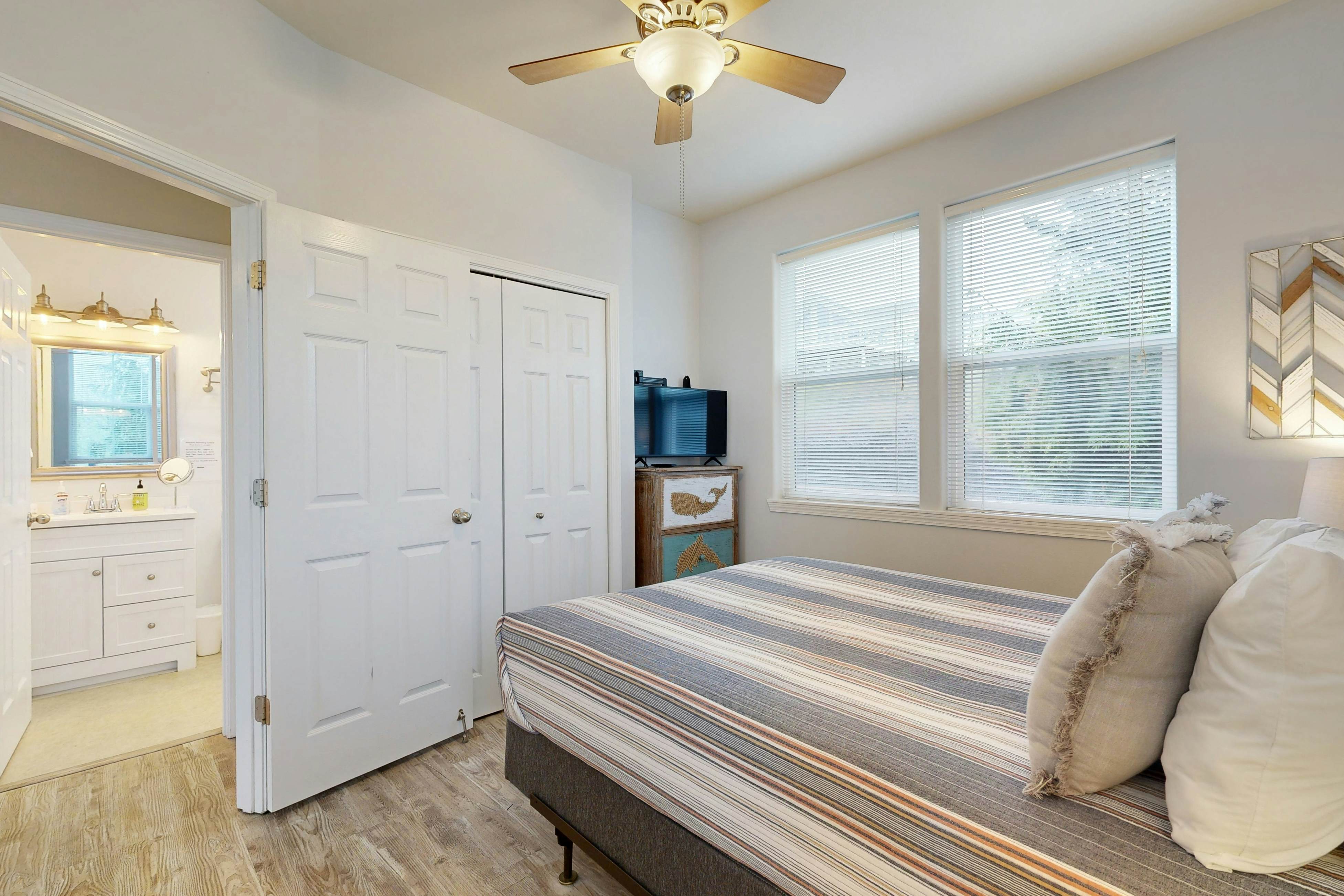 Lakefront townhome with electric grill, firepit, ping-pong table, & shared dock