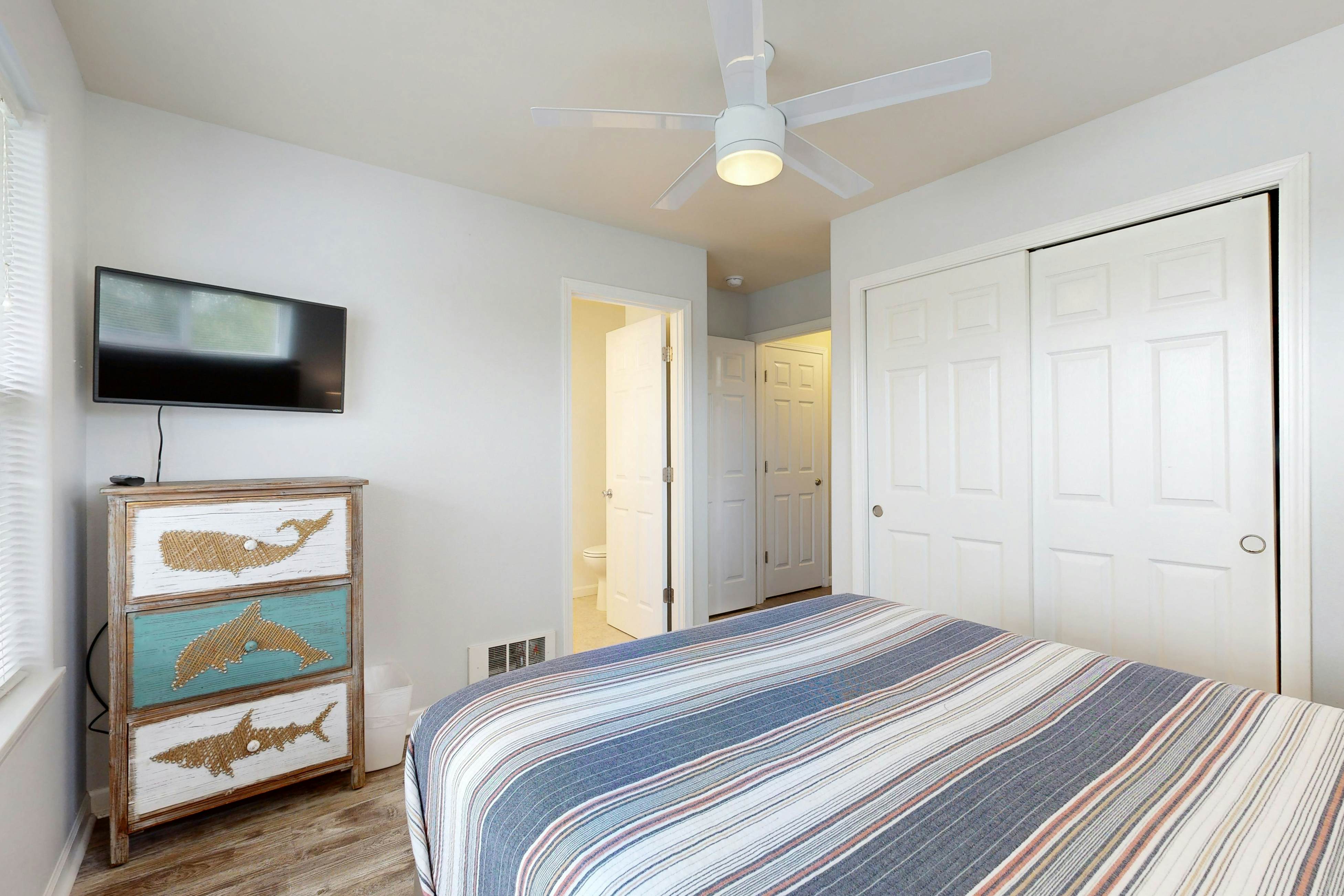 Lakefront townhome with electric grill, firepit, ping-pong table, & shared dock