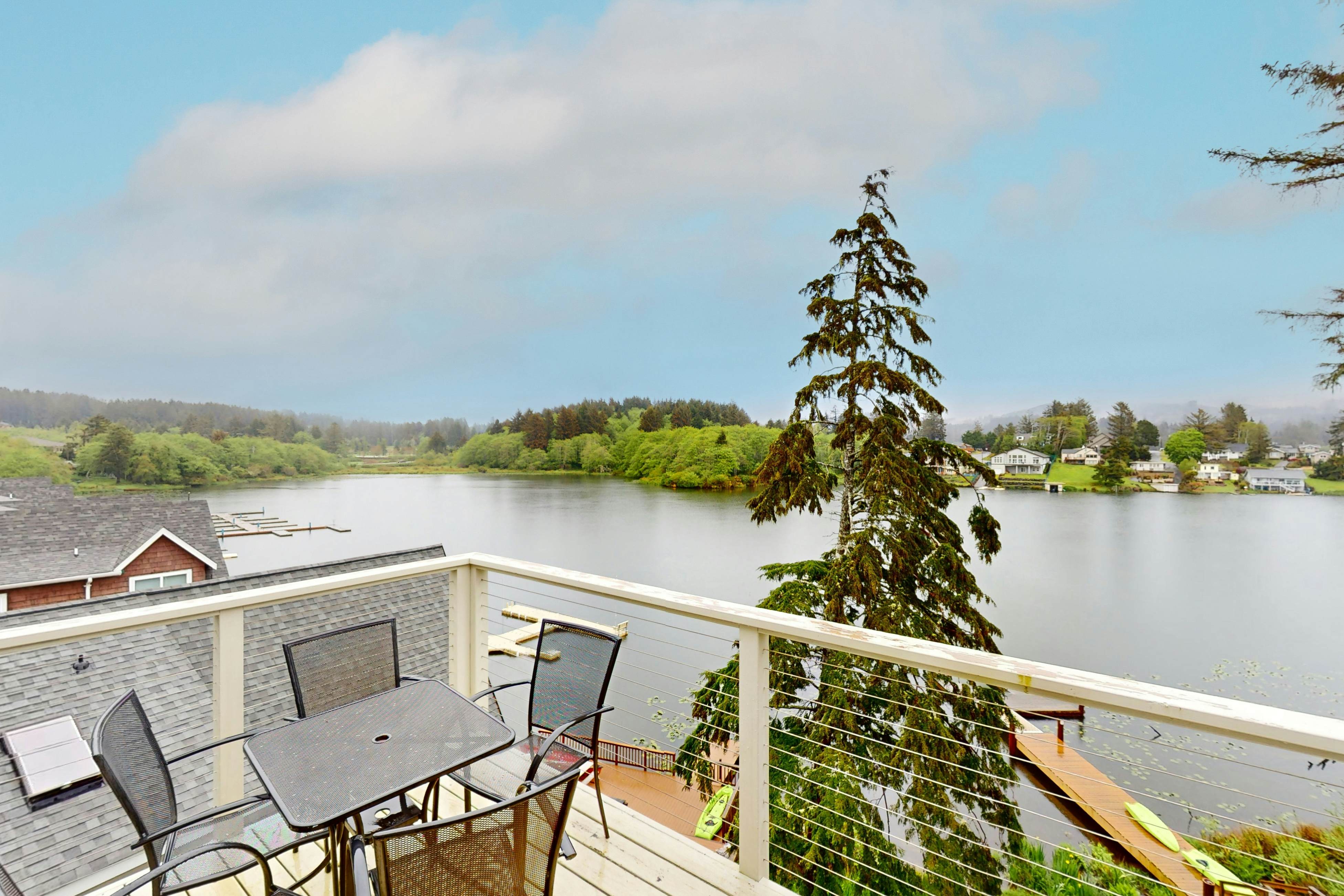 Lakefront townhome with electric grill, firepit, ping-pong table, & shared dock