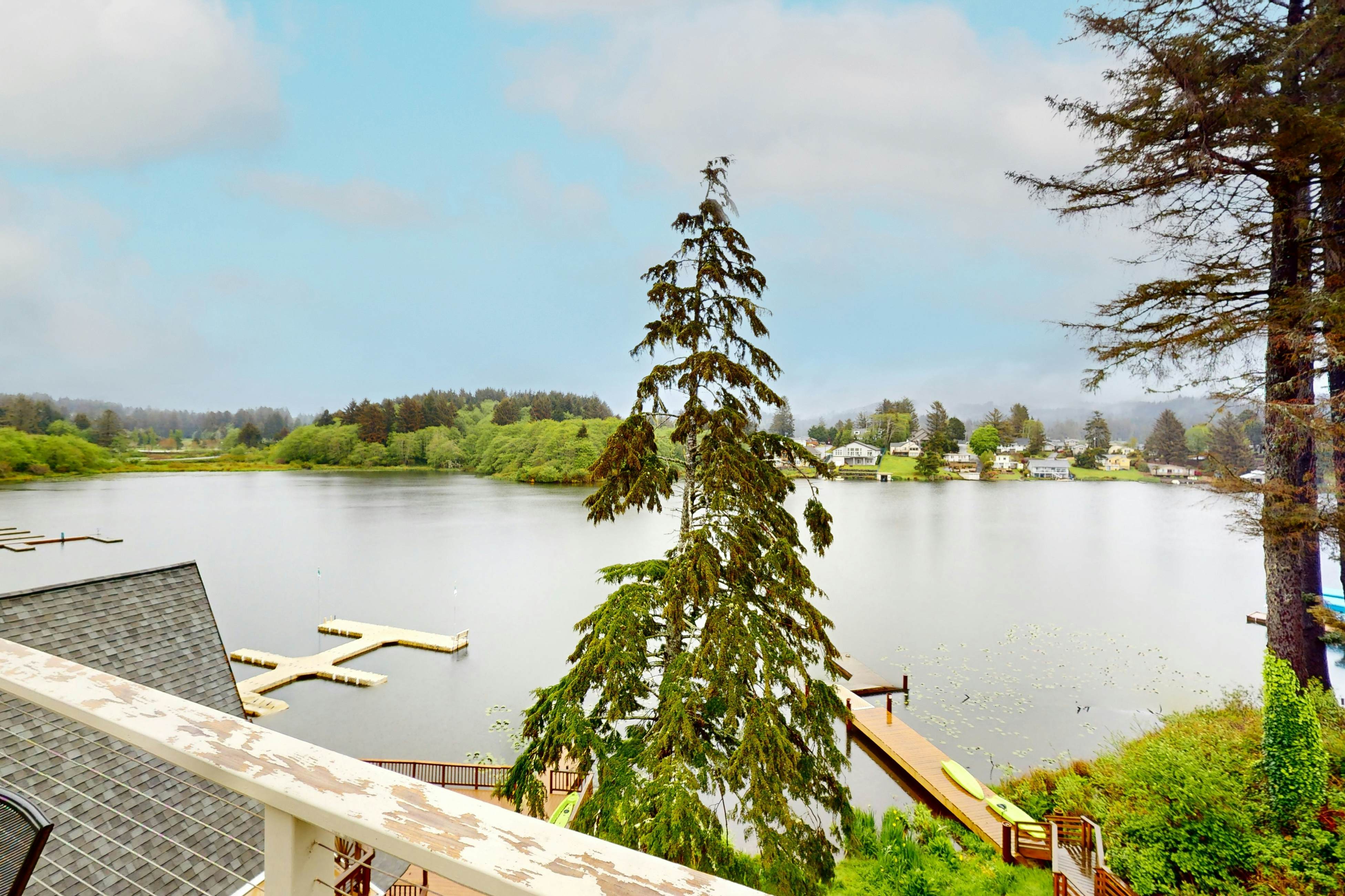 Lakefront townhome with electric grill, firepit, ping-pong table, & shared dock