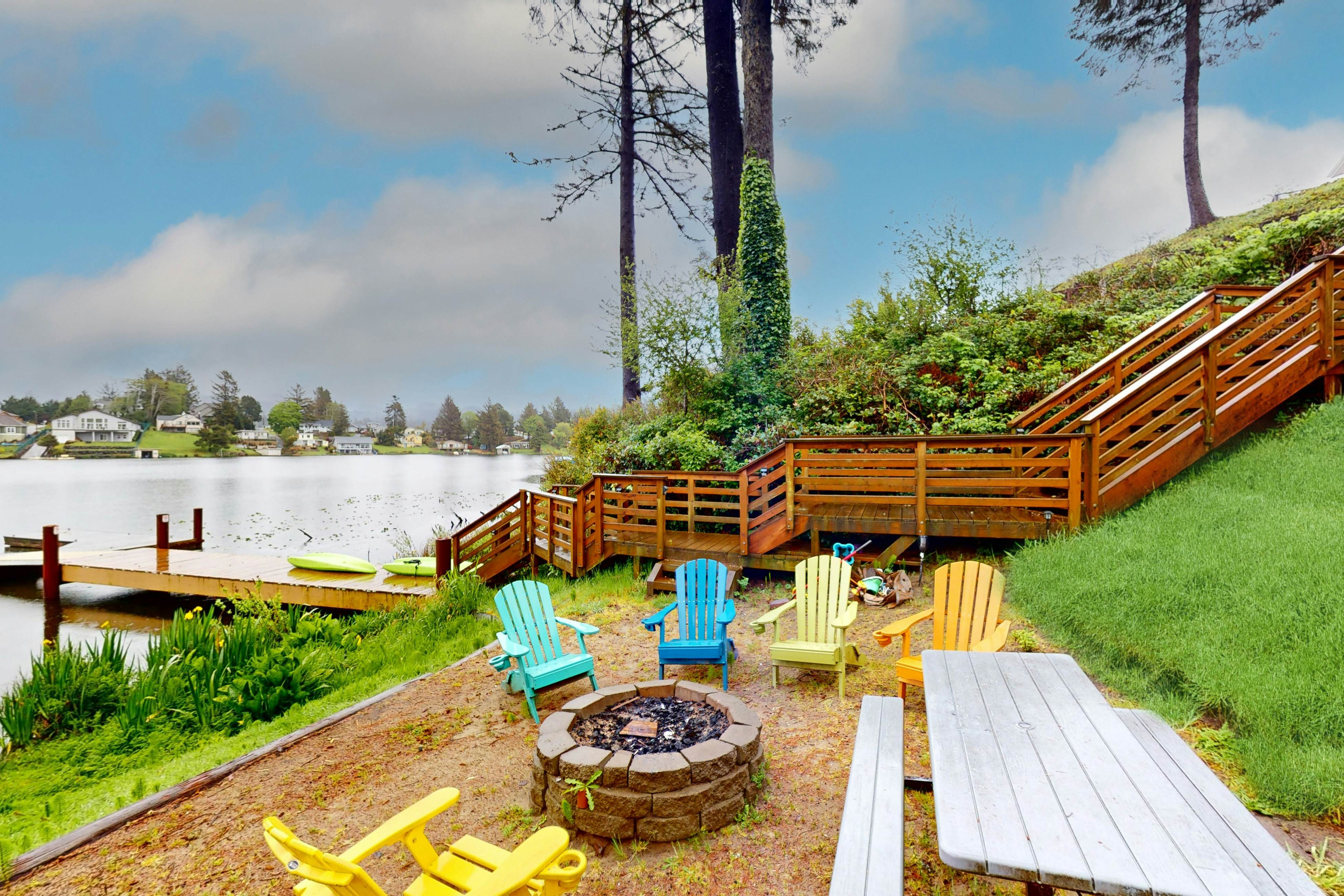 Lakefront townhome with electric grill, firepit, ping-pong table, & shared dock