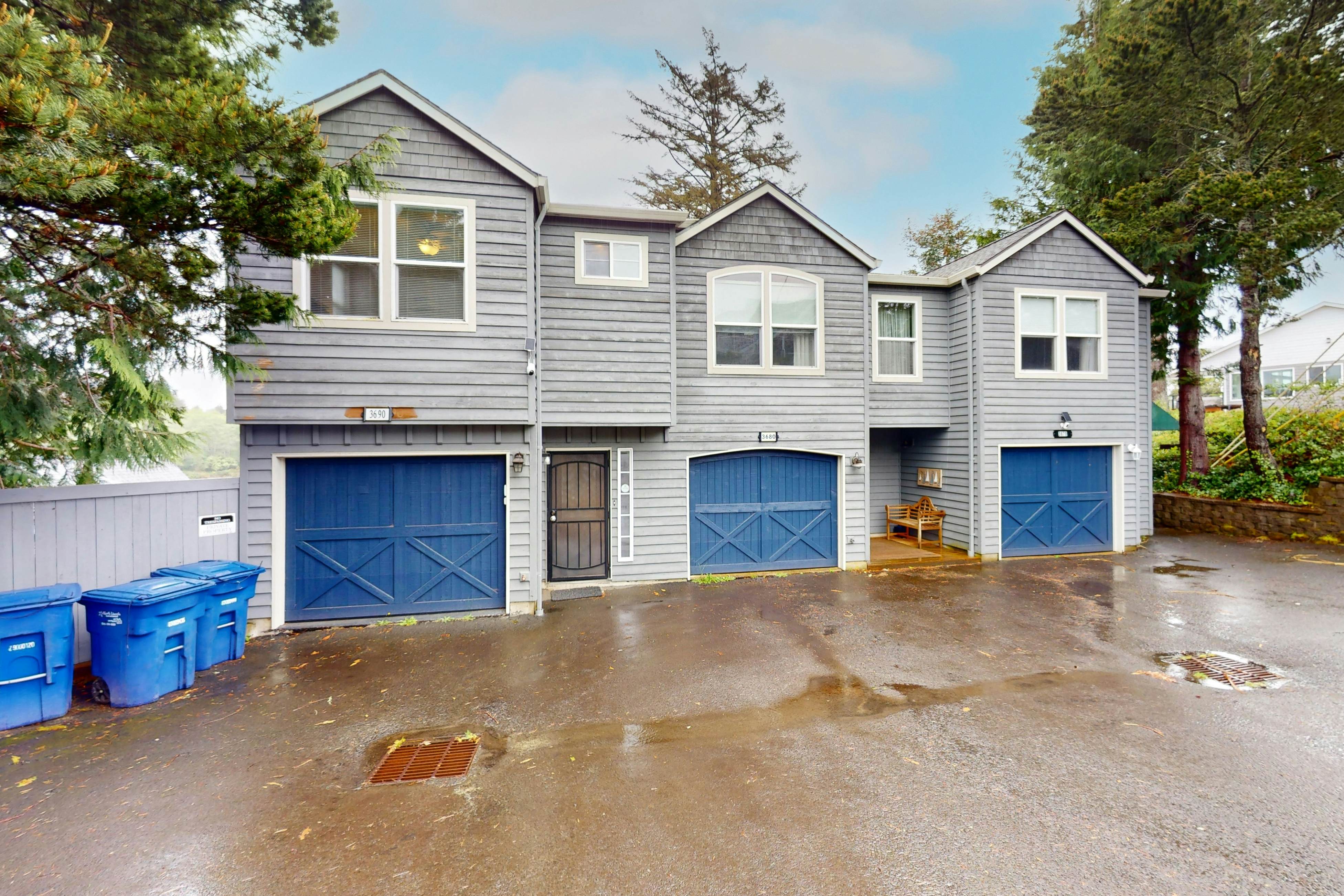 Lakefront townhome with electric grill, firepit, ping-pong table, & shared dock