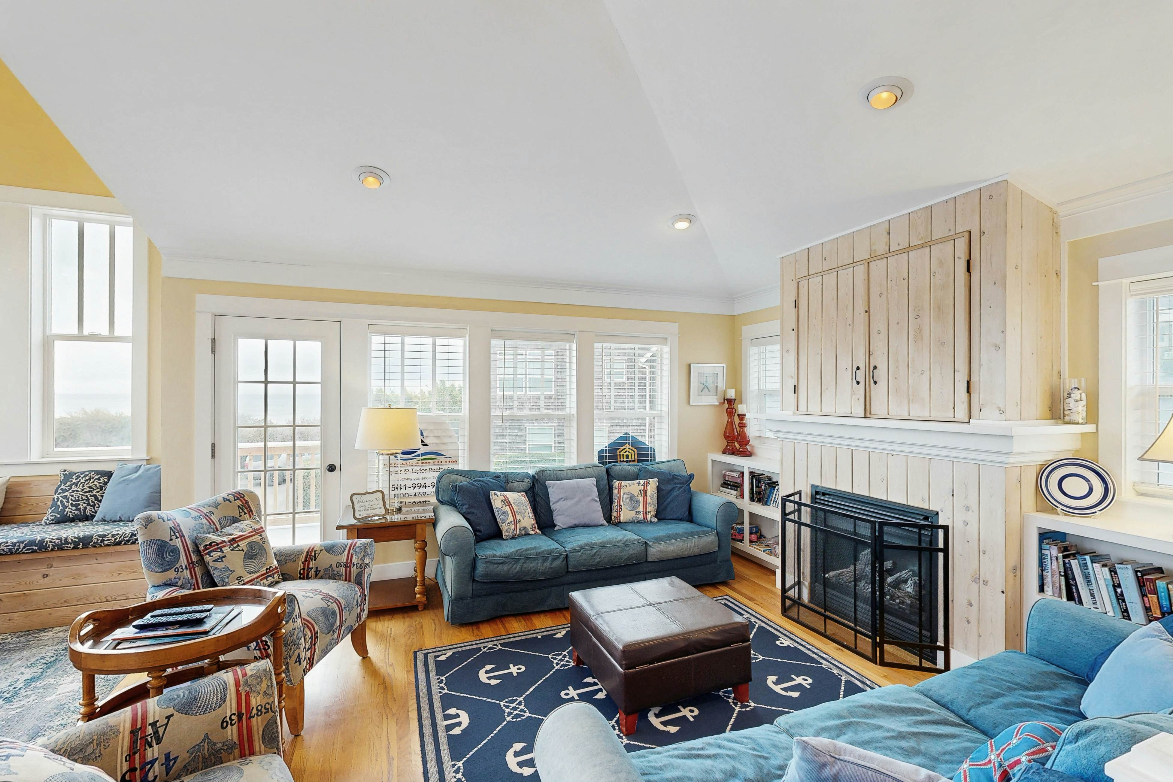 Olivia Beach house with ocean views, private hot tub & seasonal pool