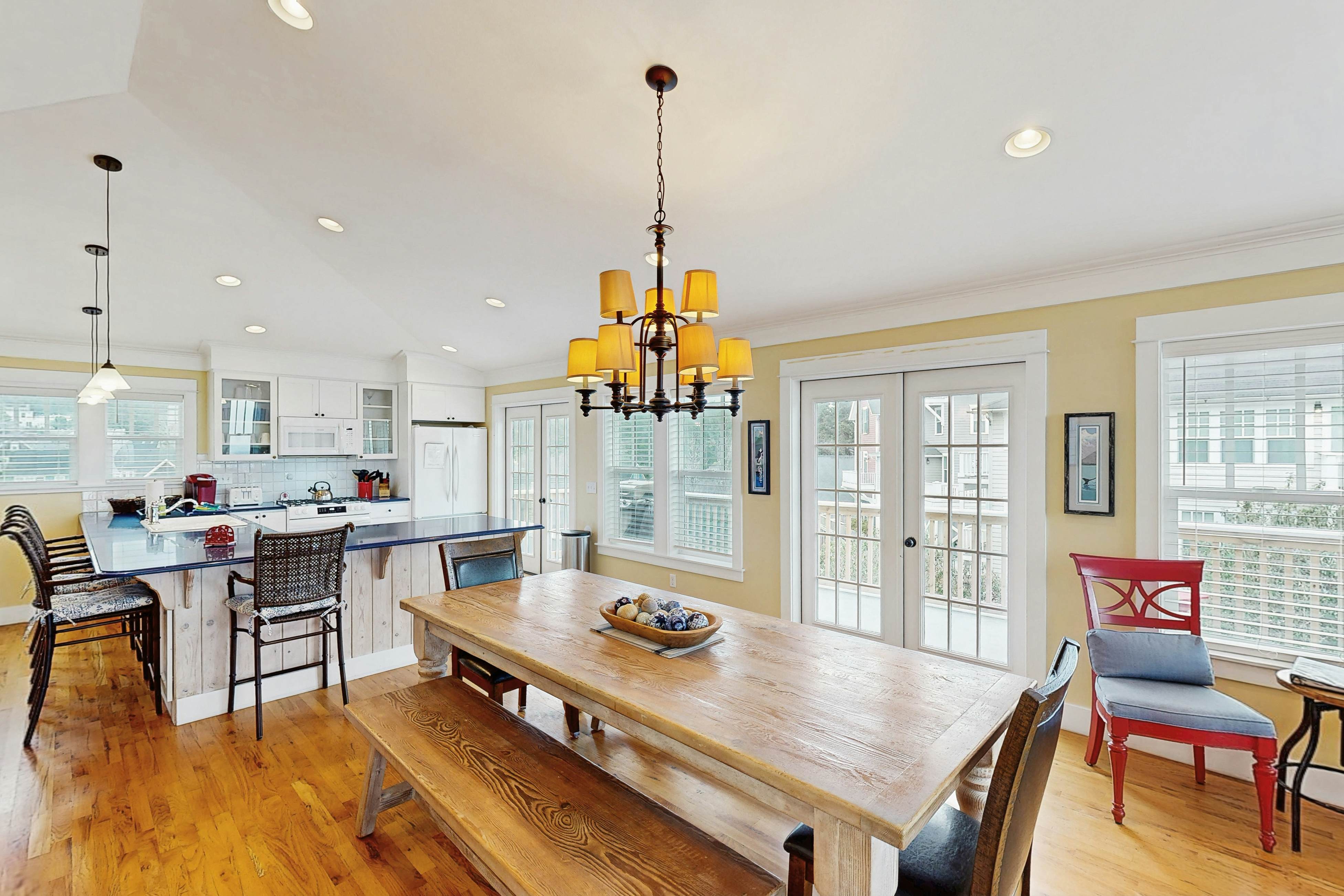 Olivia Beach house with ocean views, private hot tub & seasonal pool