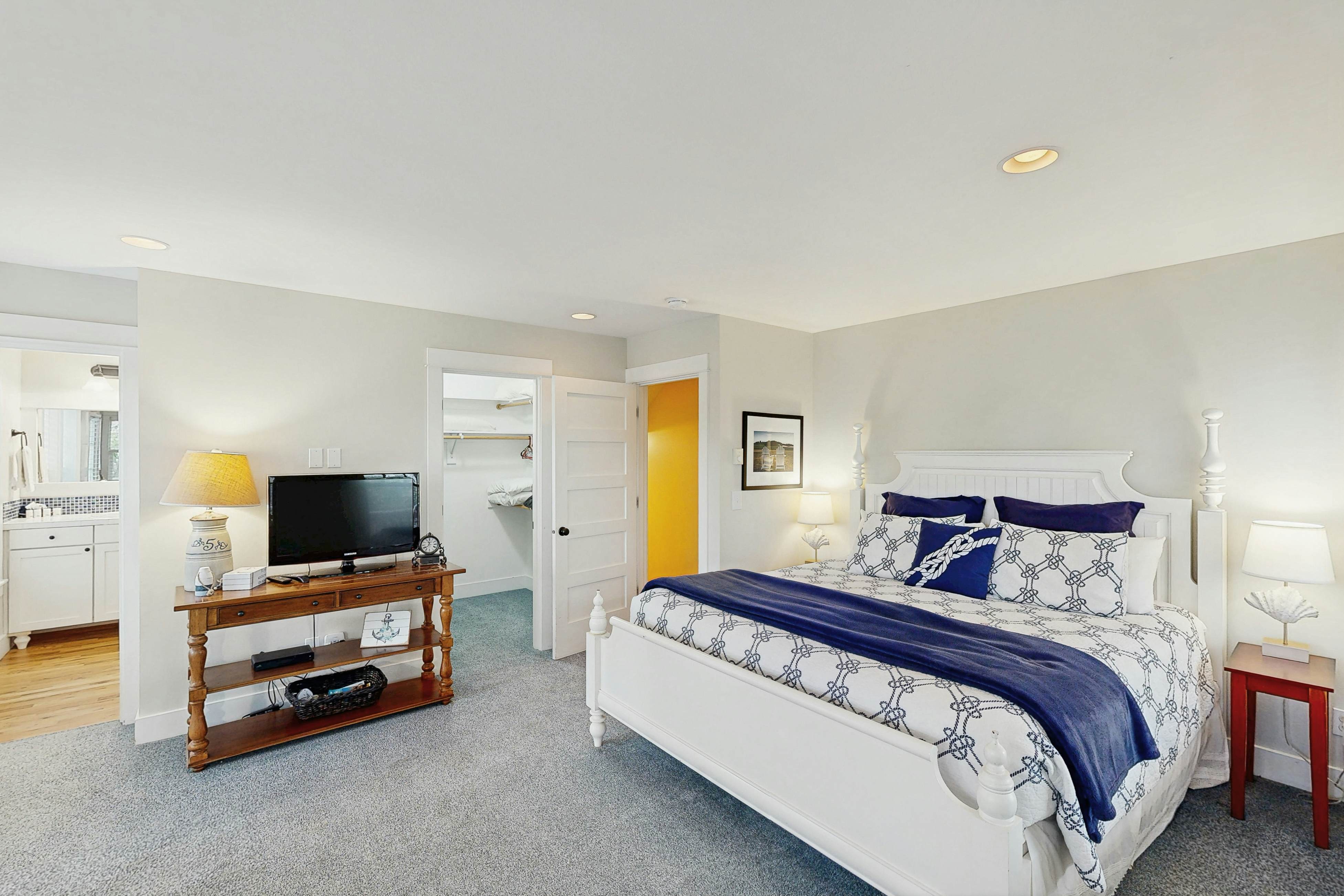 Olivia Beach house with ocean views, private hot tub & seasonal pool