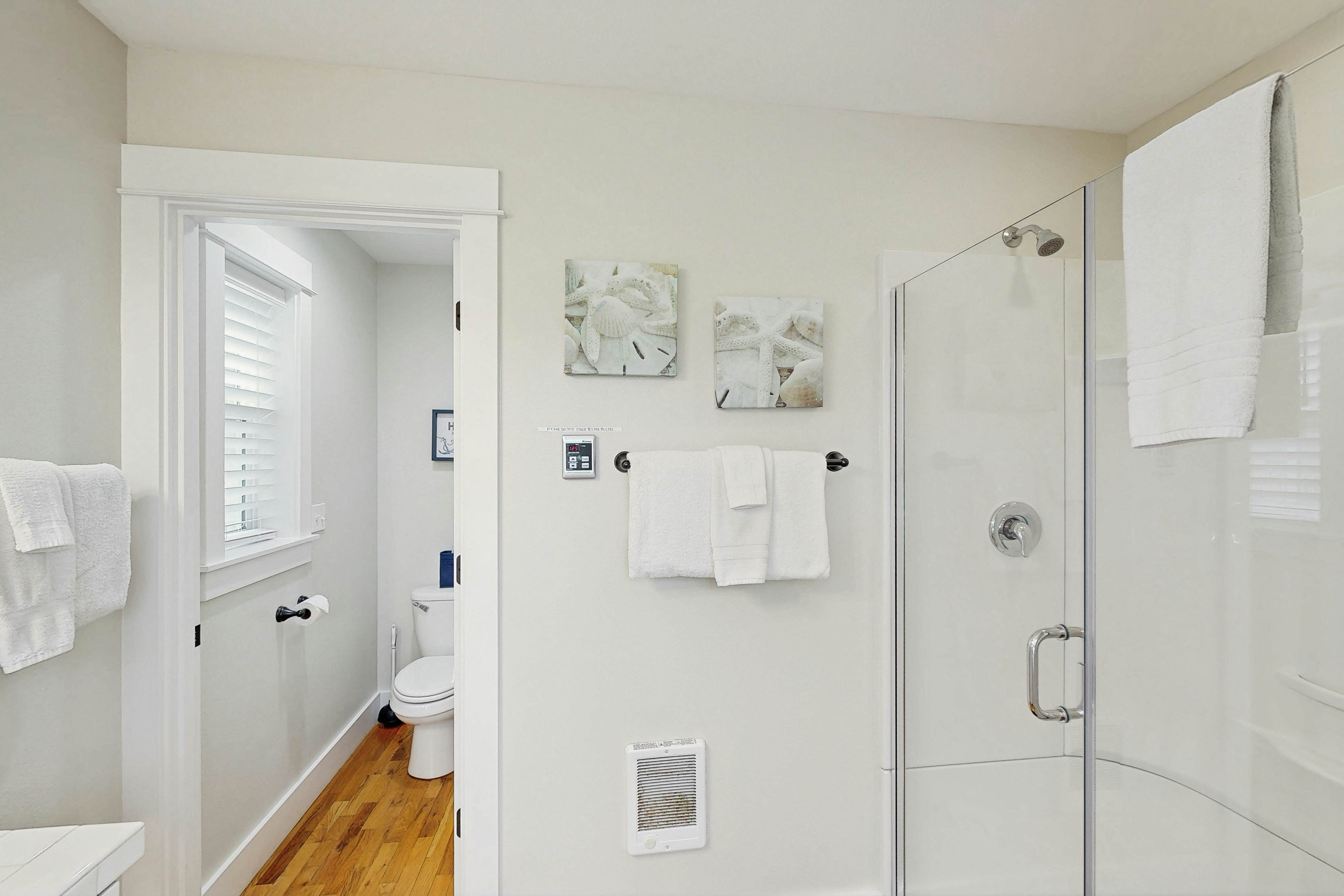 Olivia Beach house with ocean views, private hot tub & seasonal pool