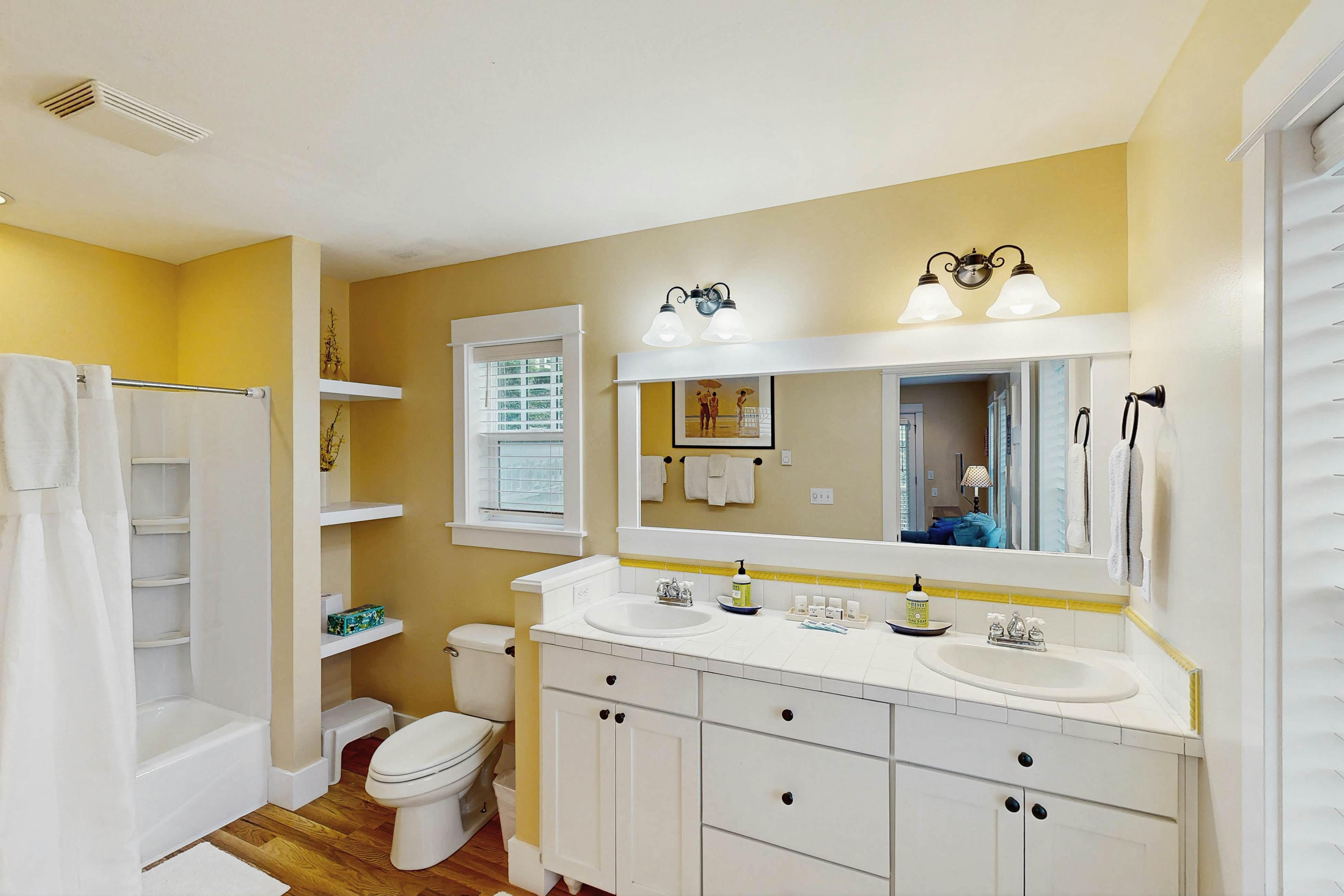 Olivia Beach house with ocean views, private hot tub & seasonal pool