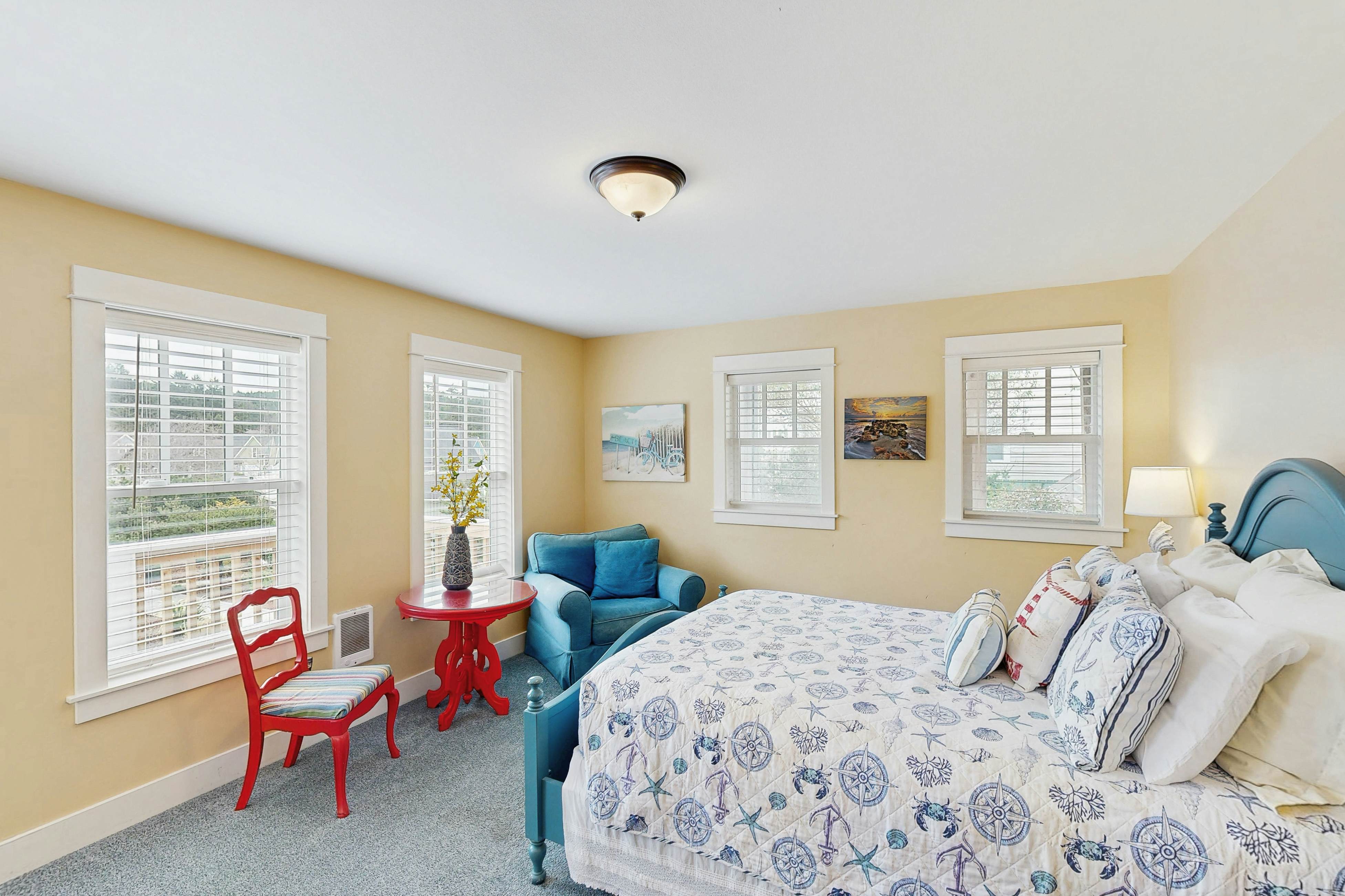 Olivia Beach house with ocean views, private hot tub & seasonal pool