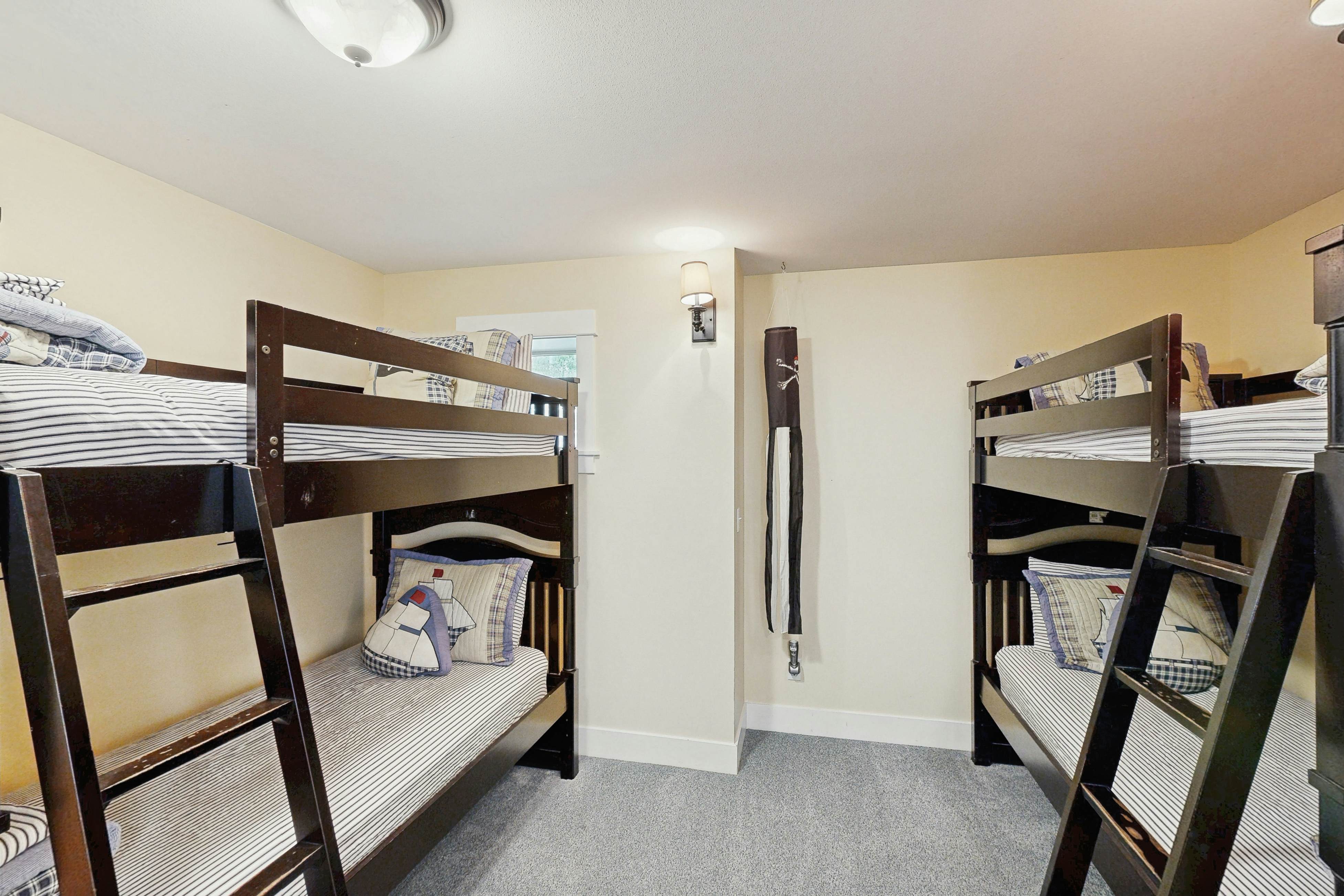 Olivia Beach house with ocean views, private hot tub & seasonal pool