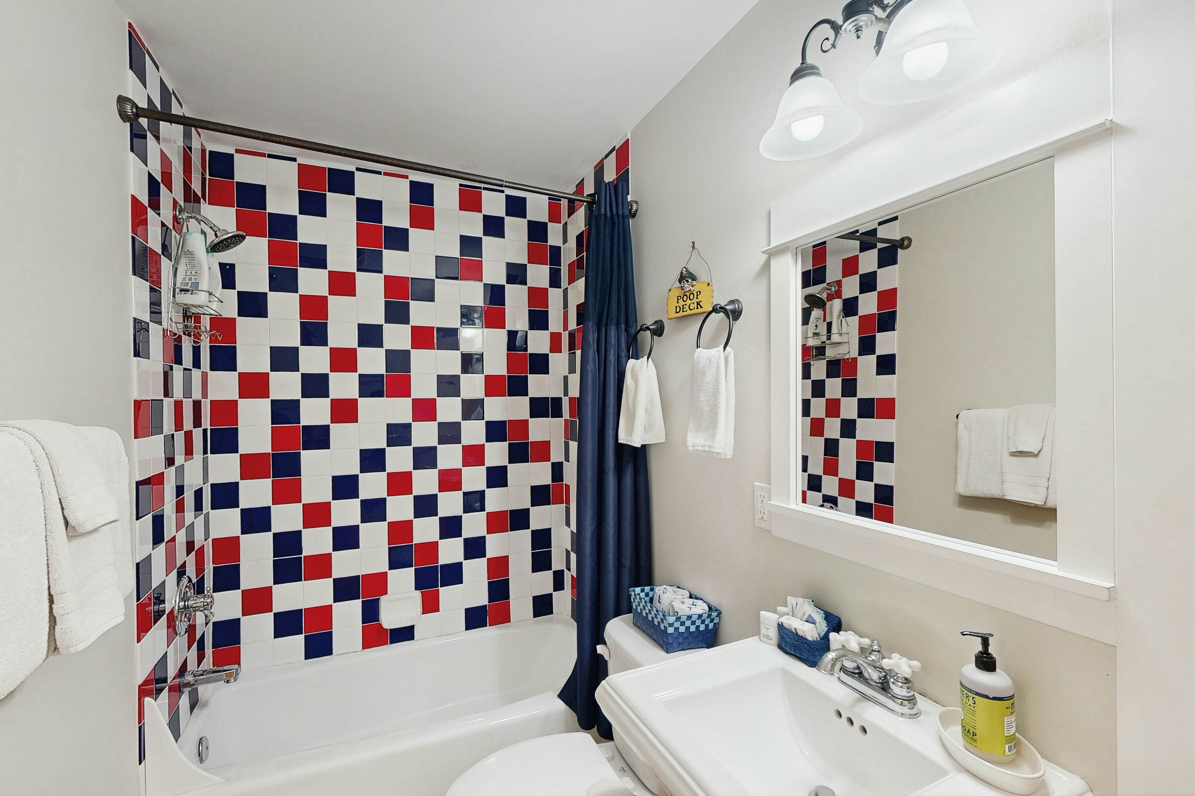 Olivia Beach house with ocean views, private hot tub & seasonal pool