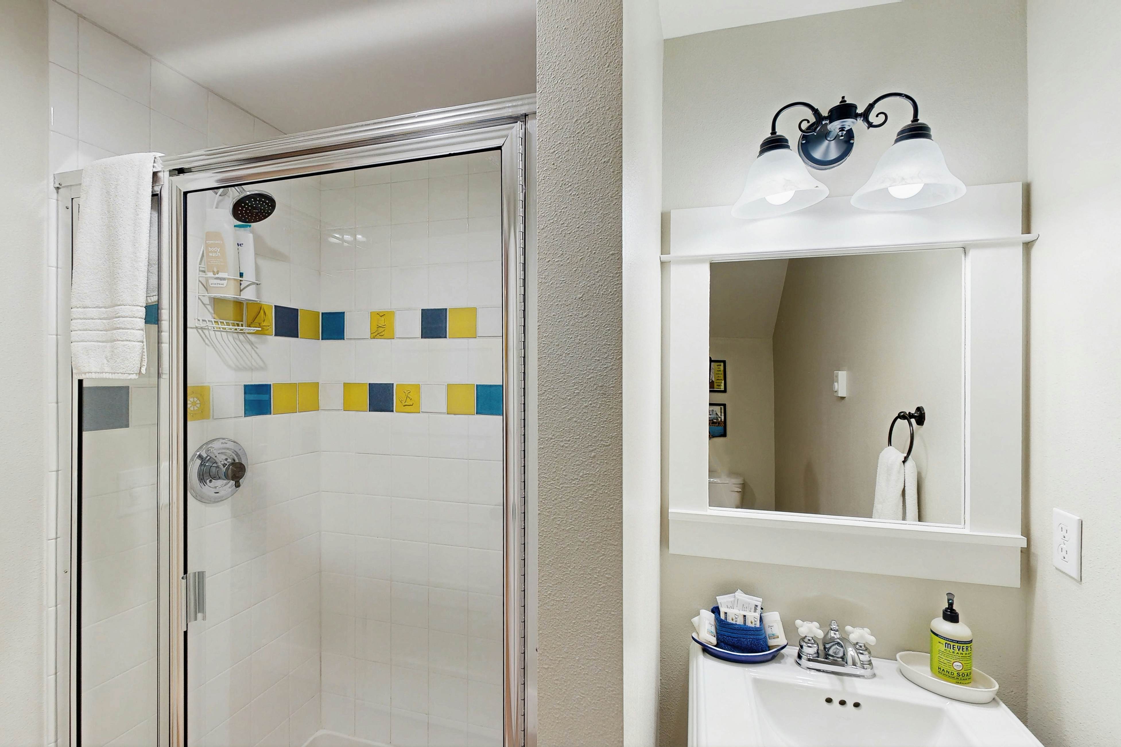 Olivia Beach house with ocean views, private hot tub & seasonal pool