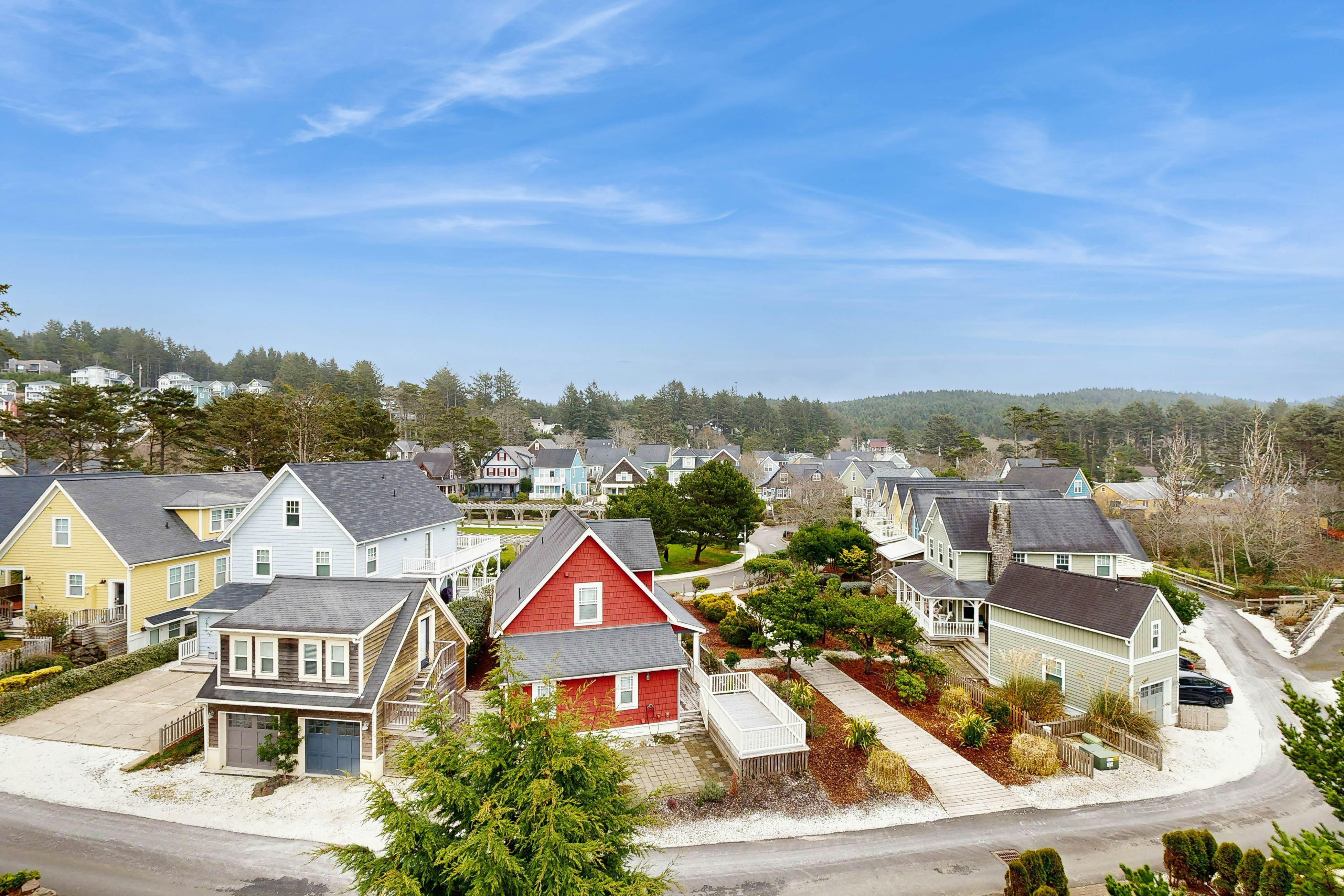 Olivia Beach house with ocean views, private hot tub & seasonal pool