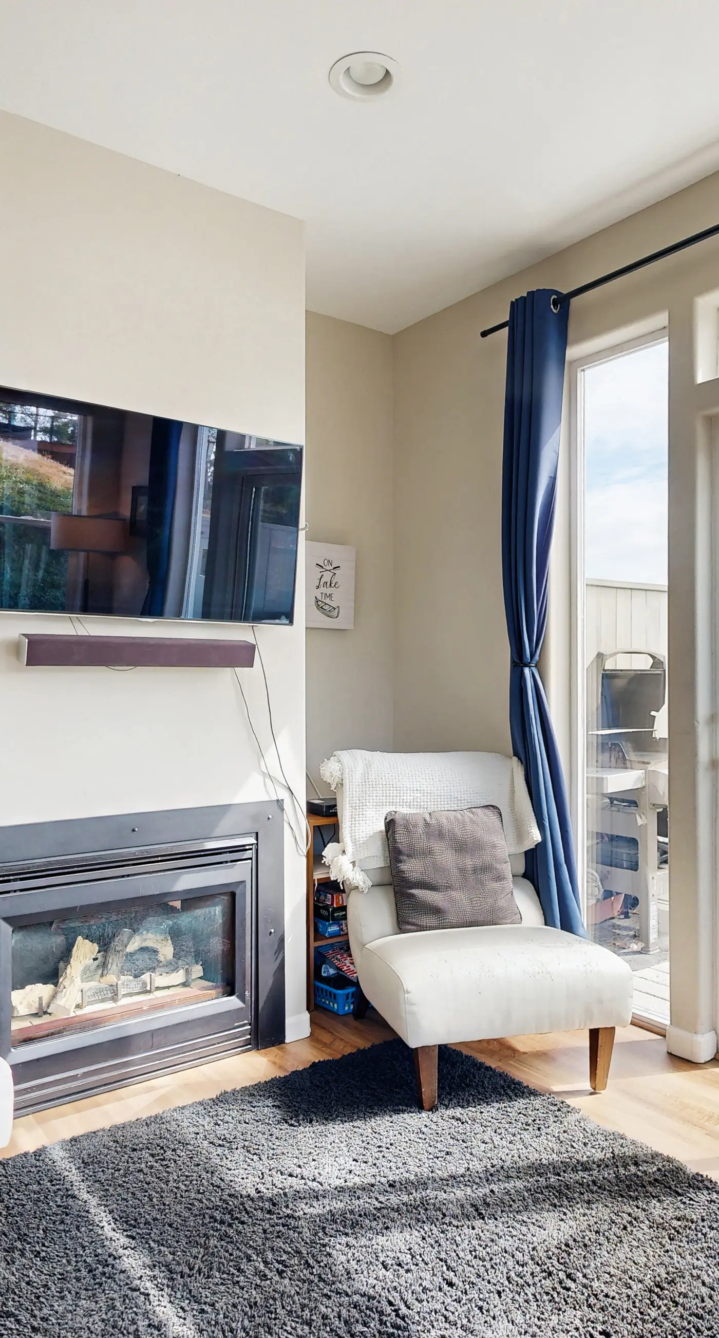 Waterfront home with private hot tub free WiFi firepit and shared dock