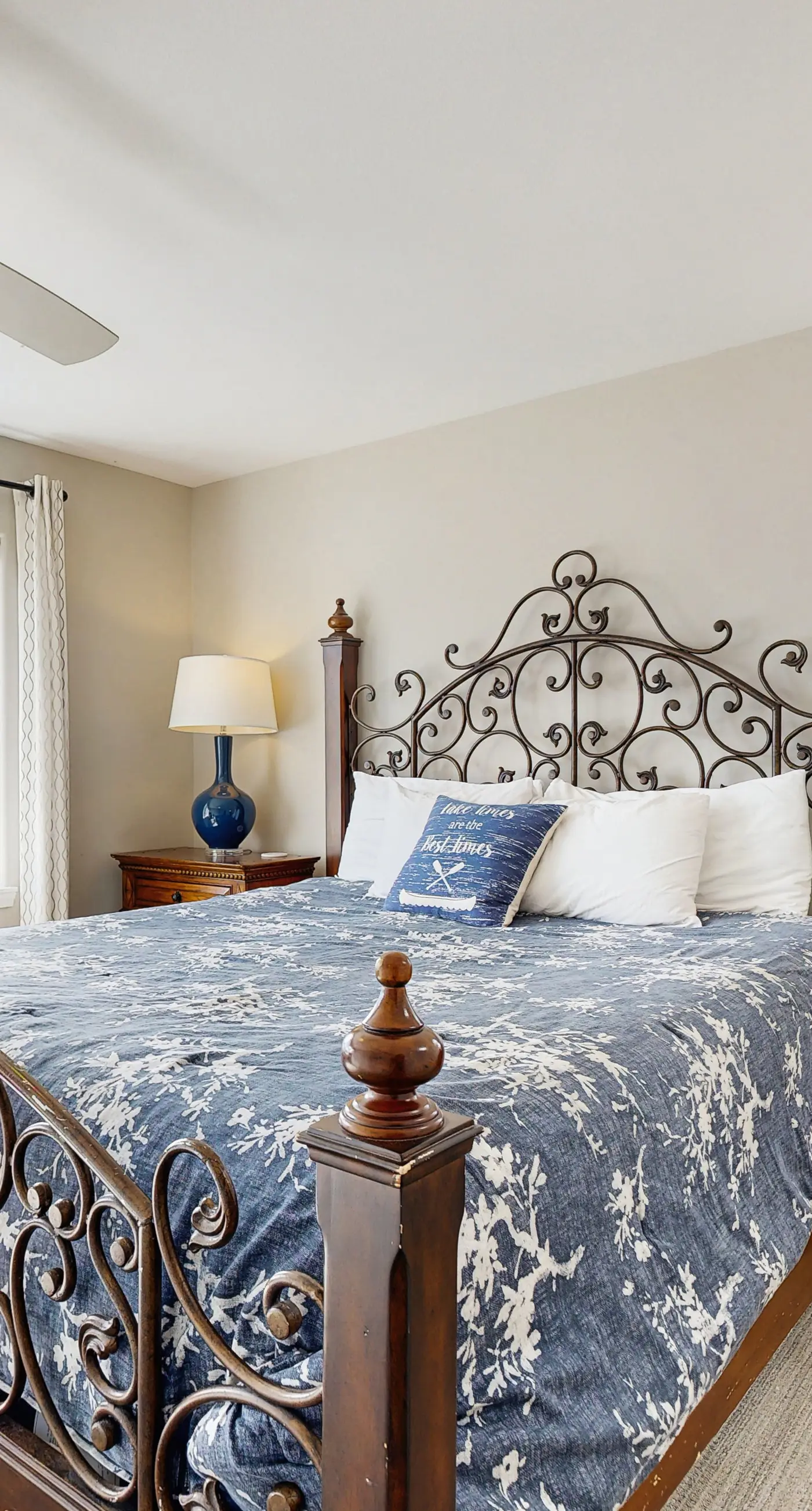 Waterfront home with private hot tub free WiFi firepit and shared dock