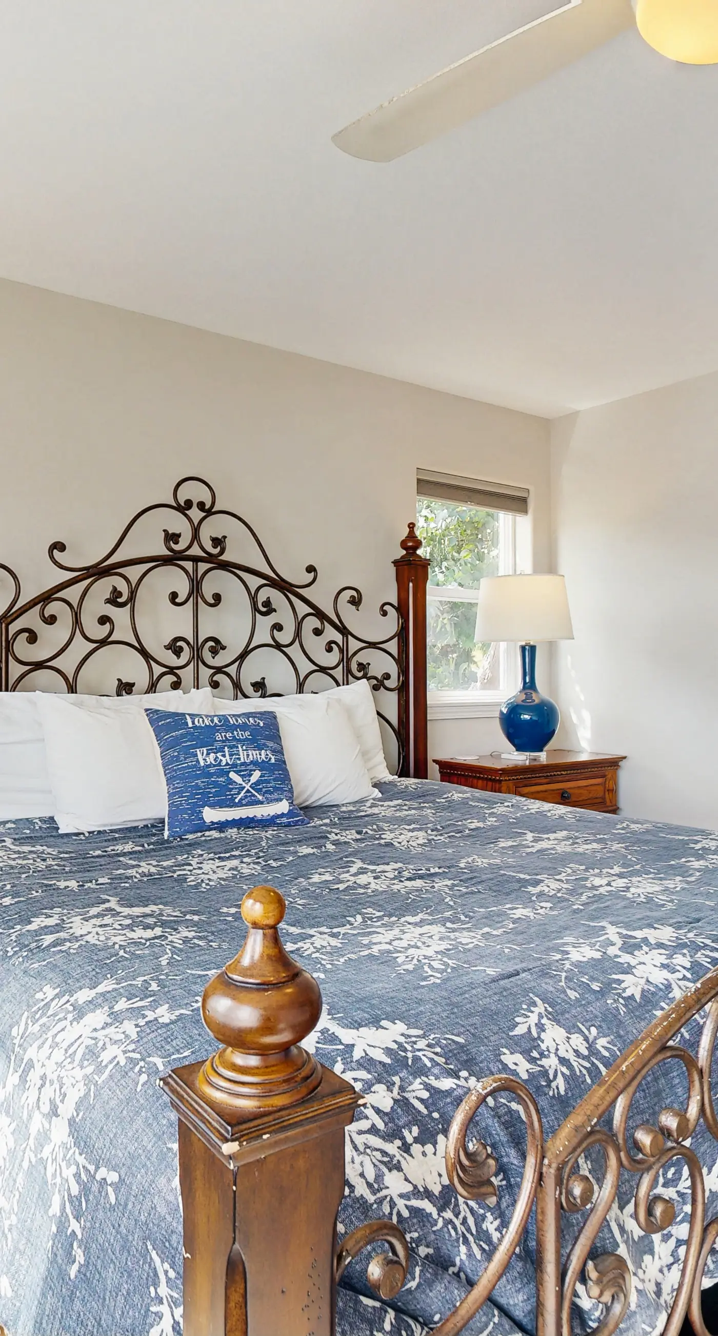 Waterfront home with private hot tub free WiFi firepit and shared dock