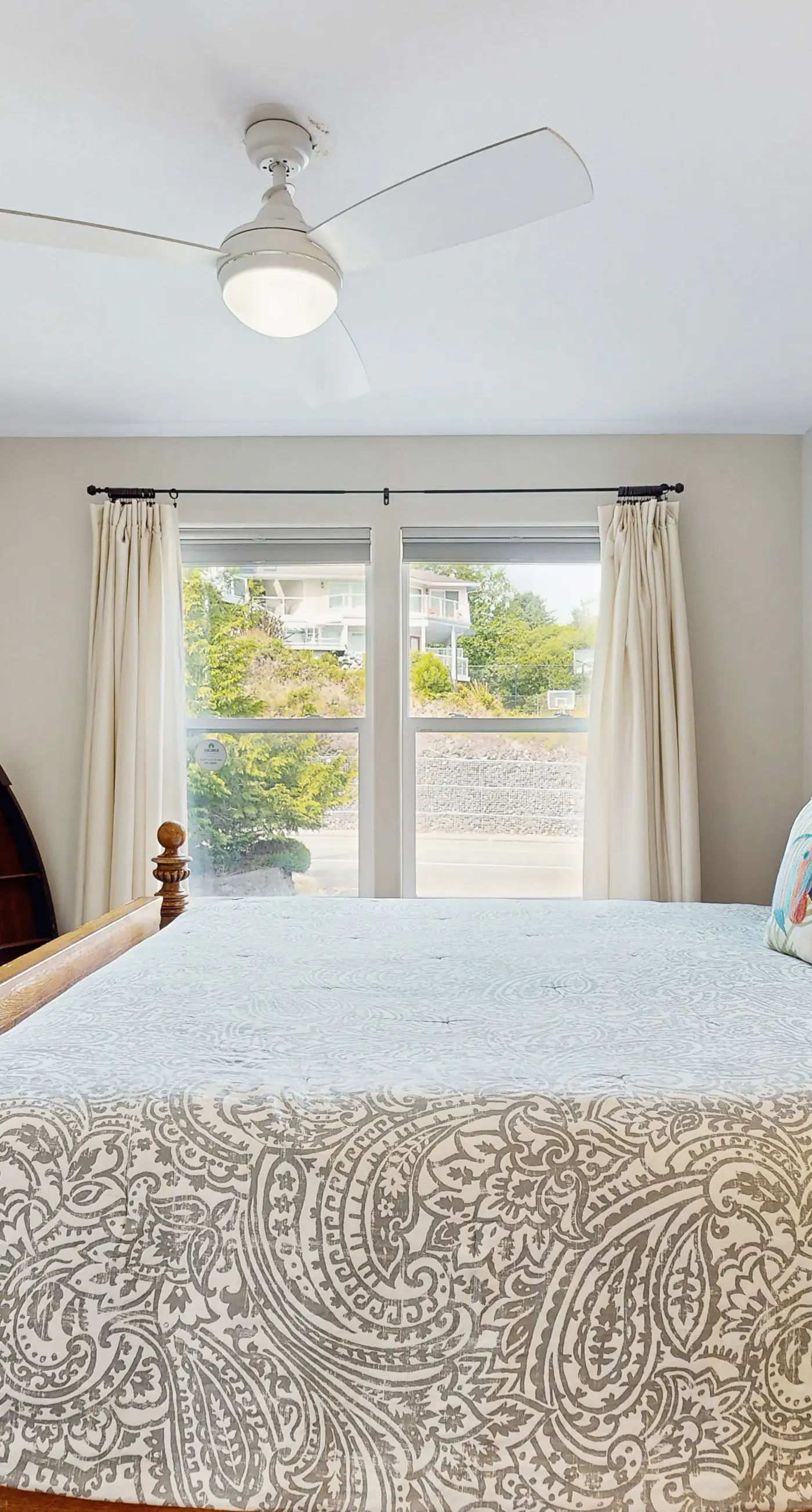 Waterfront home with private hot tub free WiFi firepit and shared dock