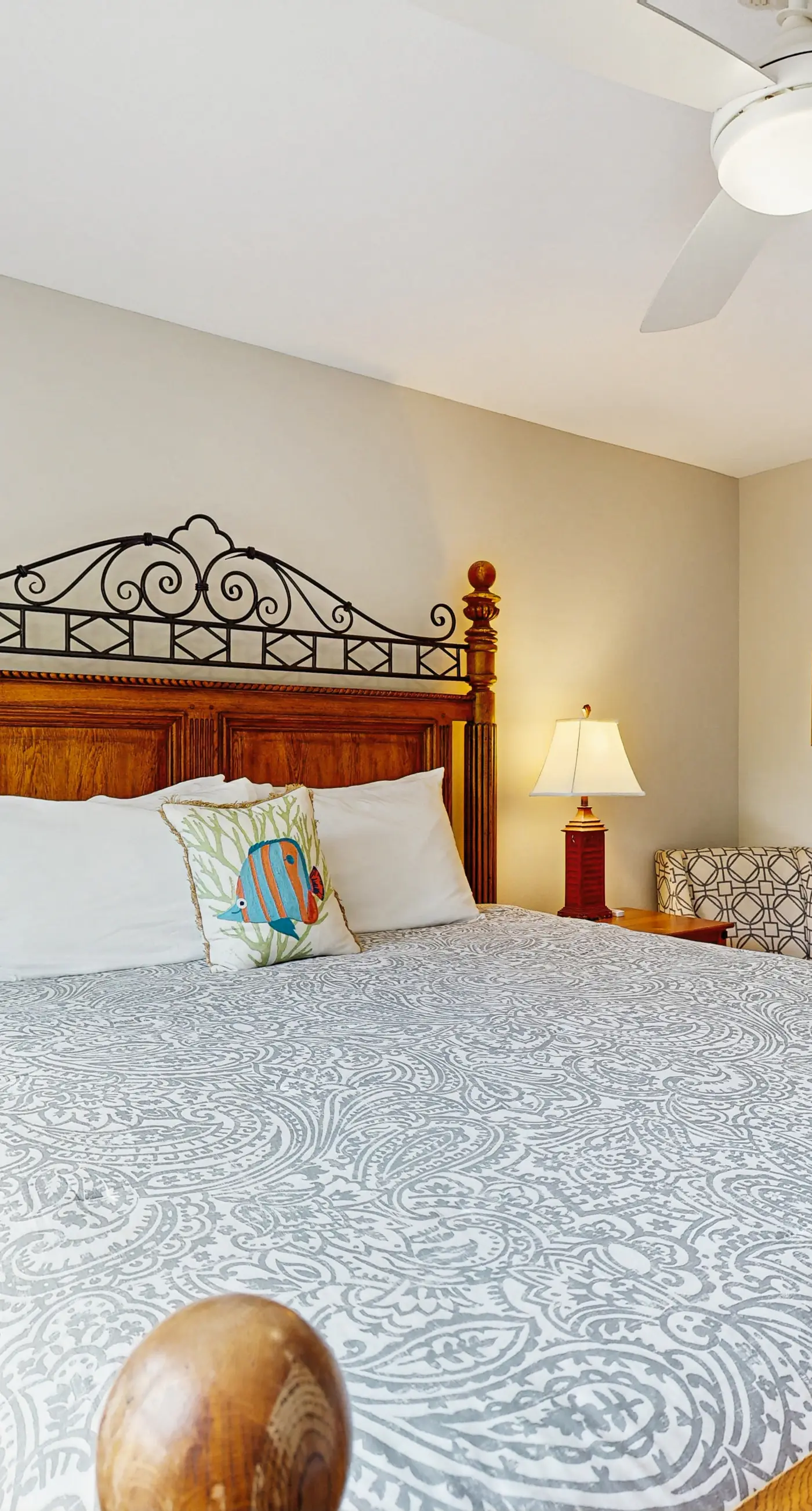 Waterfront home with private hot tub free WiFi firepit and shared dock