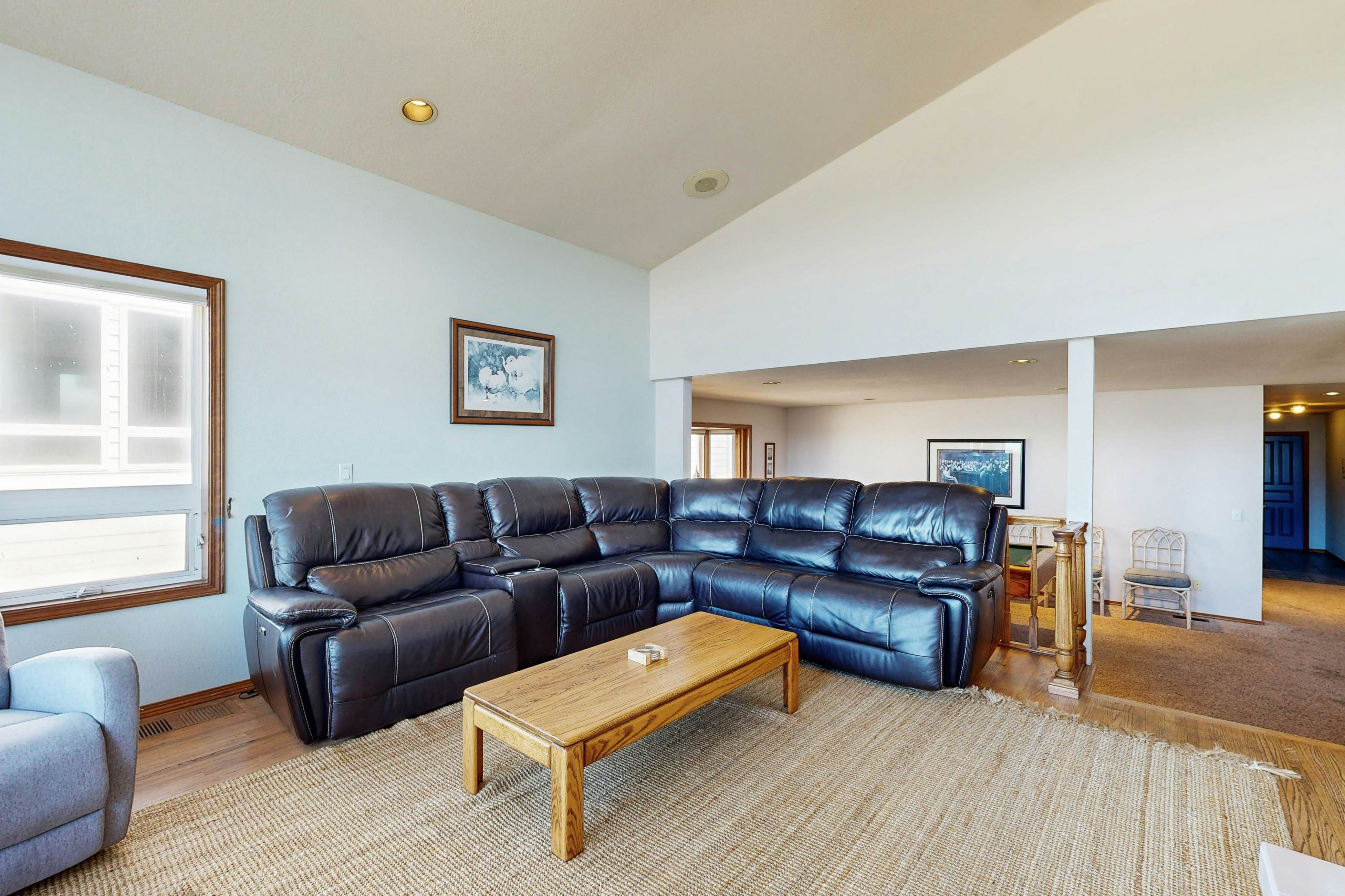 Oceanfront house with private hot tub & amazing ocean views