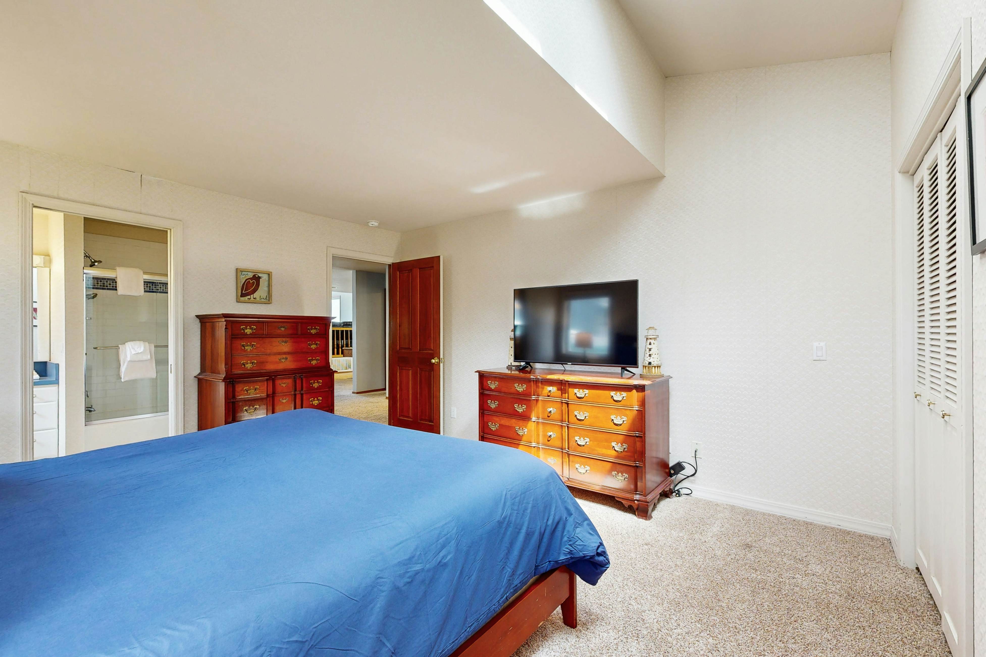 Oceanfront house with private hot tub & amazing ocean views