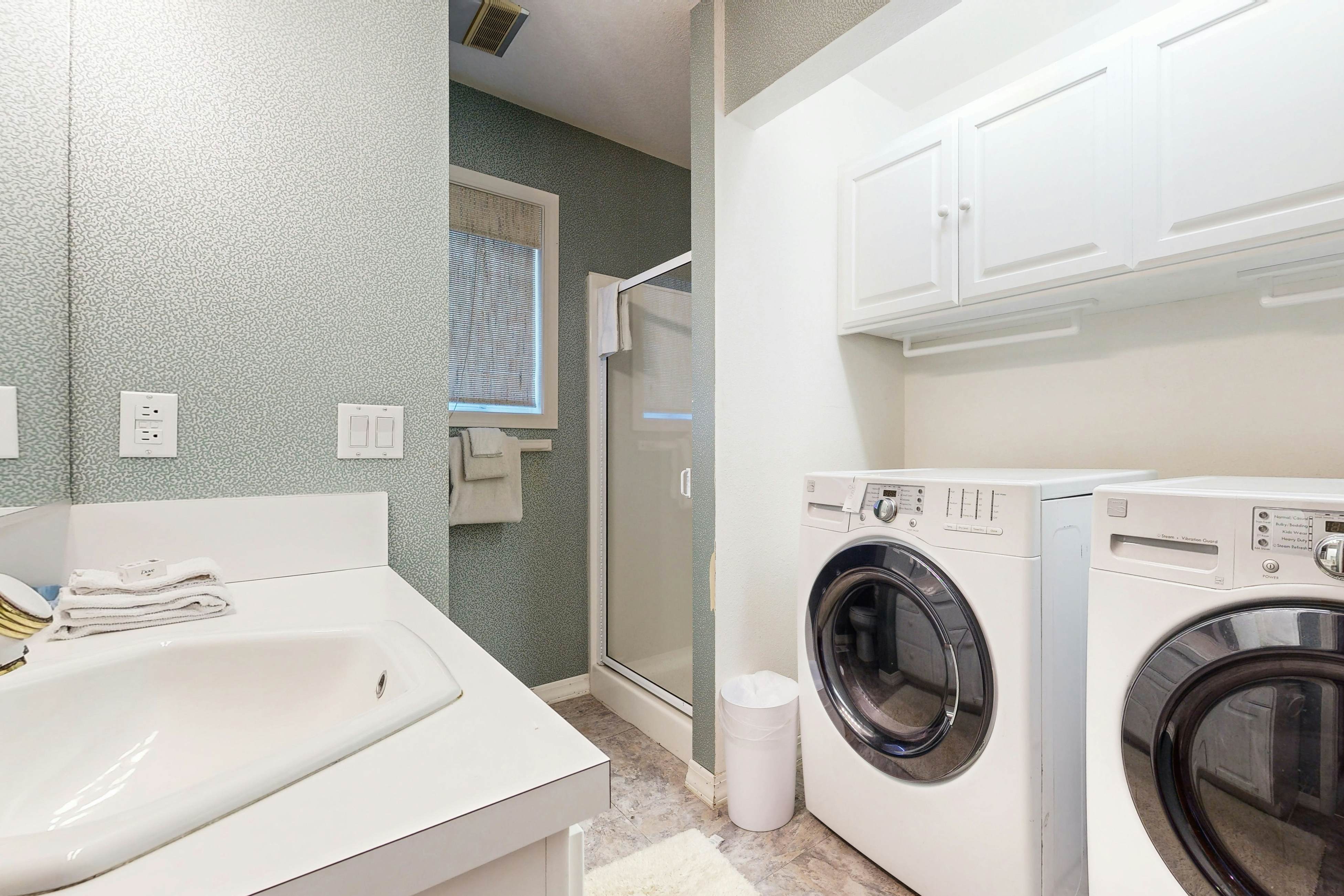 Oceanfront house with private hot tub & amazing ocean views