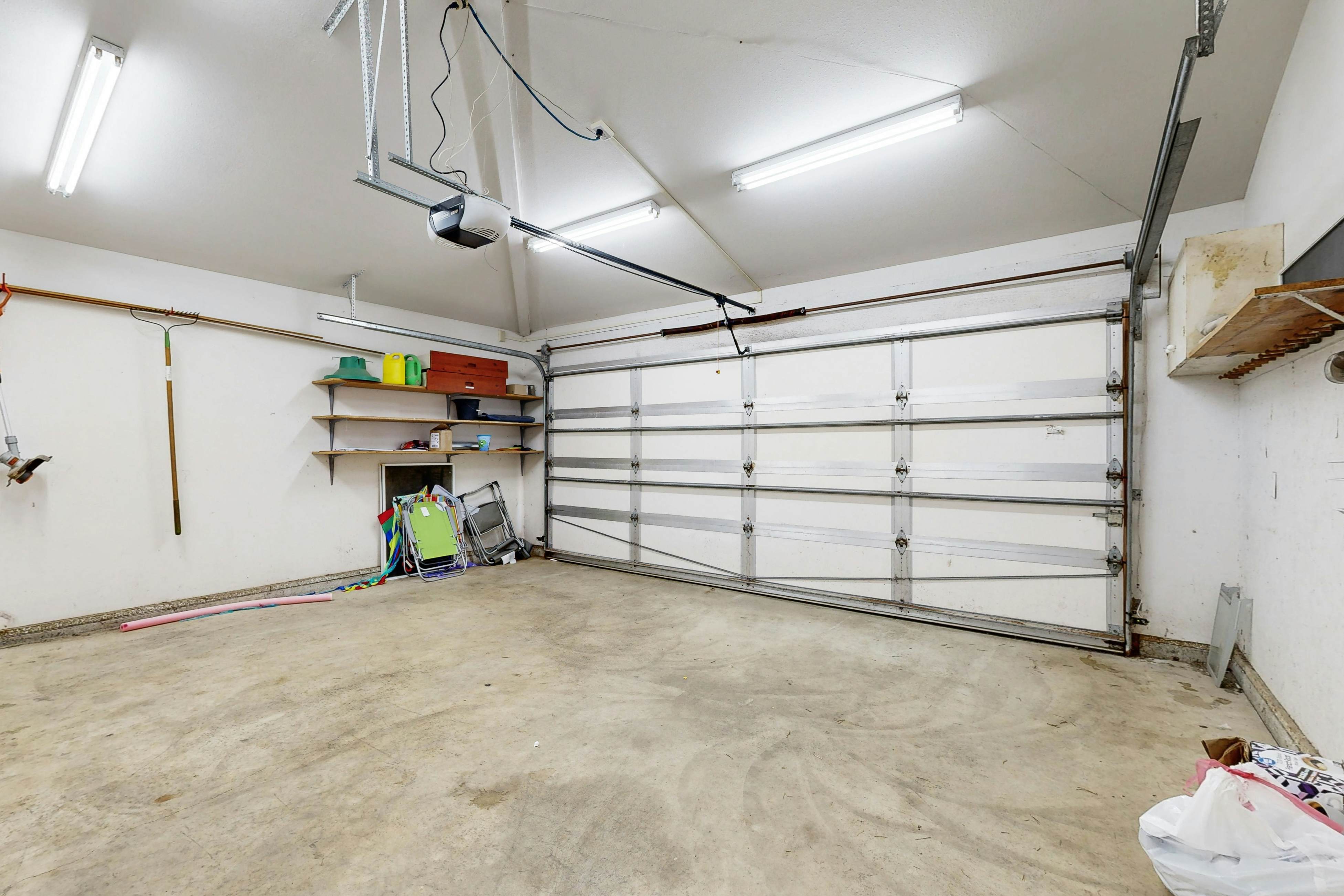 Oceanfront house with private hot tub & amazing ocean views