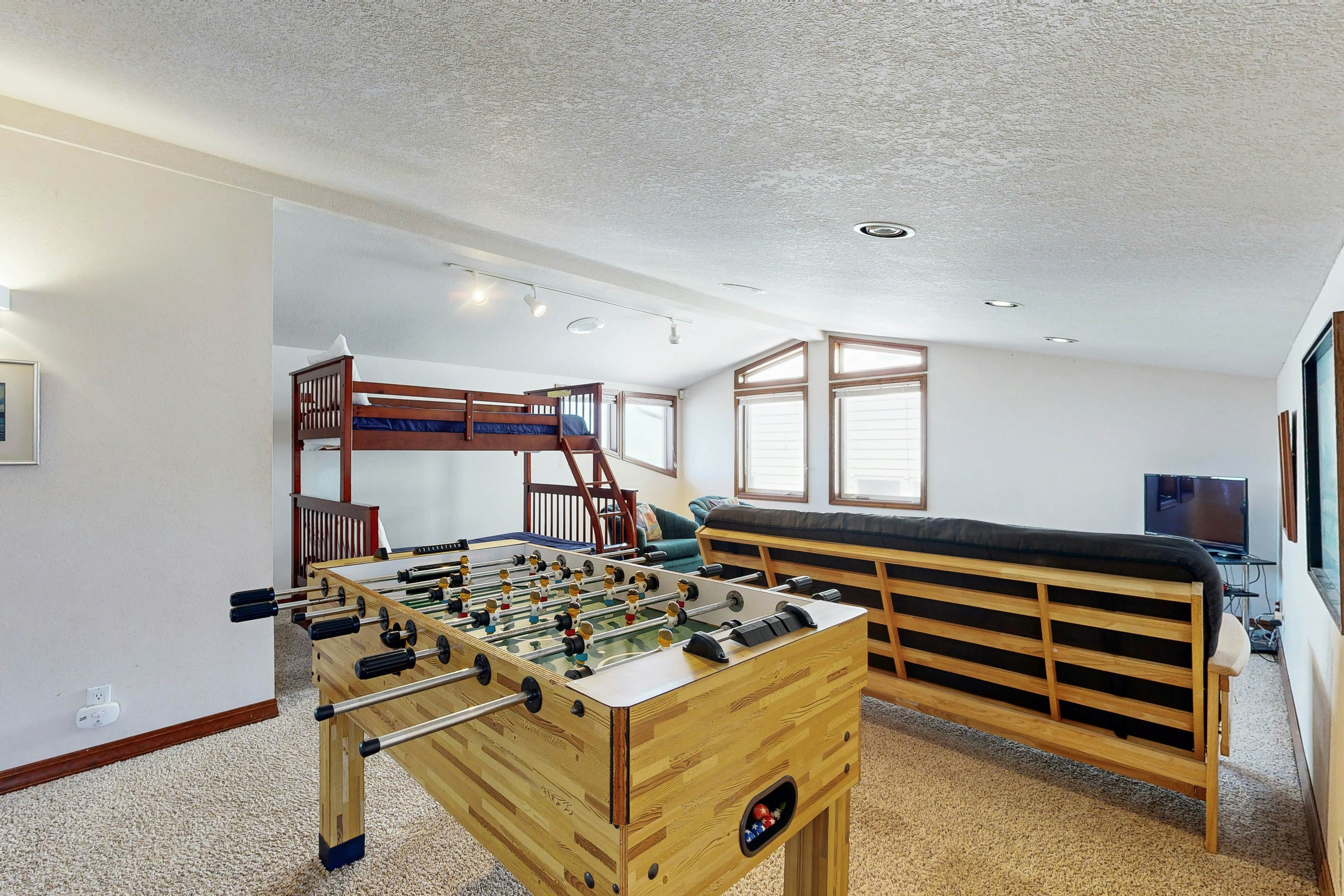 Oceanfront house with private hot tub & amazing ocean views