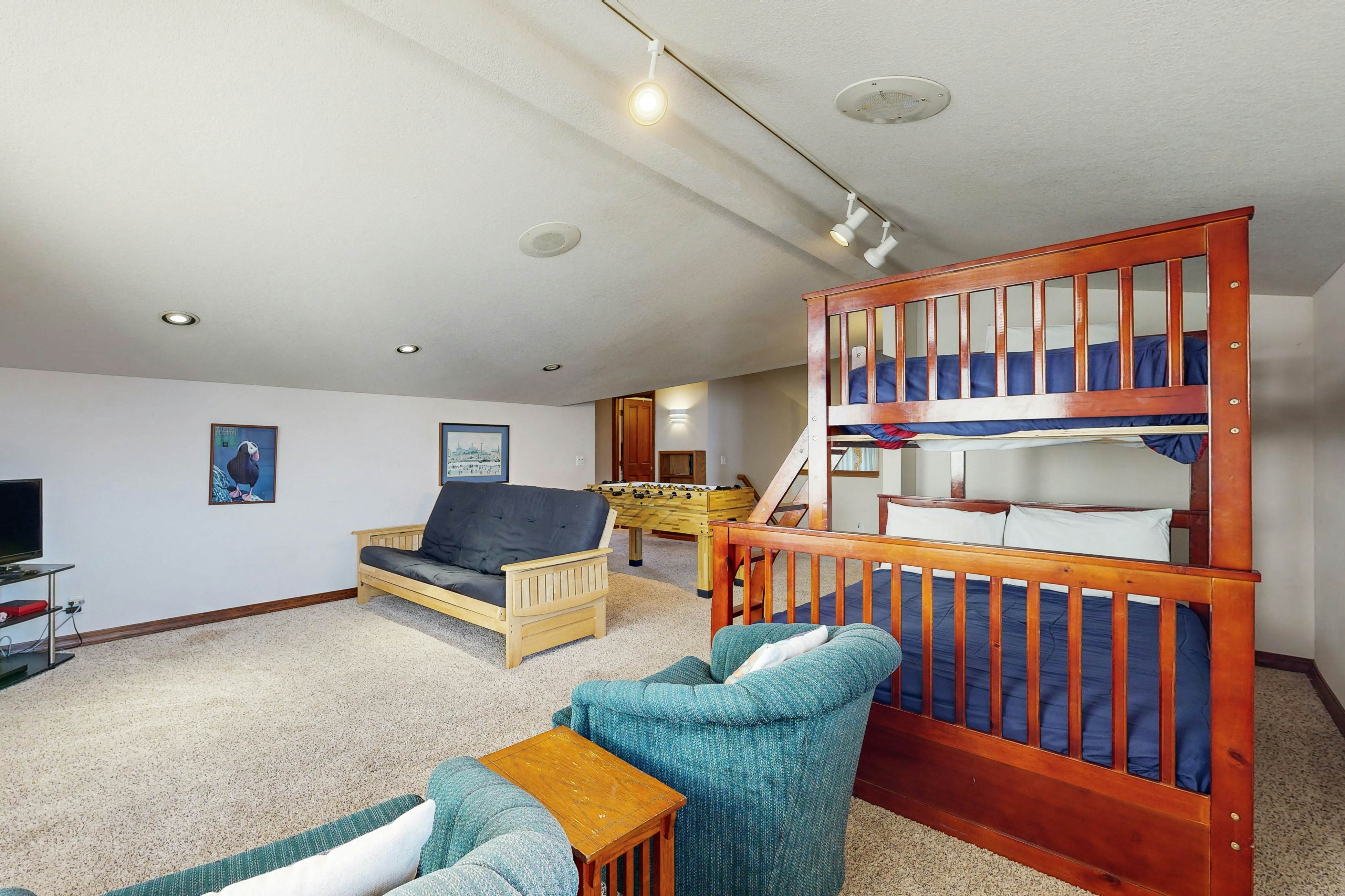 Oceanfront house with private hot tub & amazing ocean views