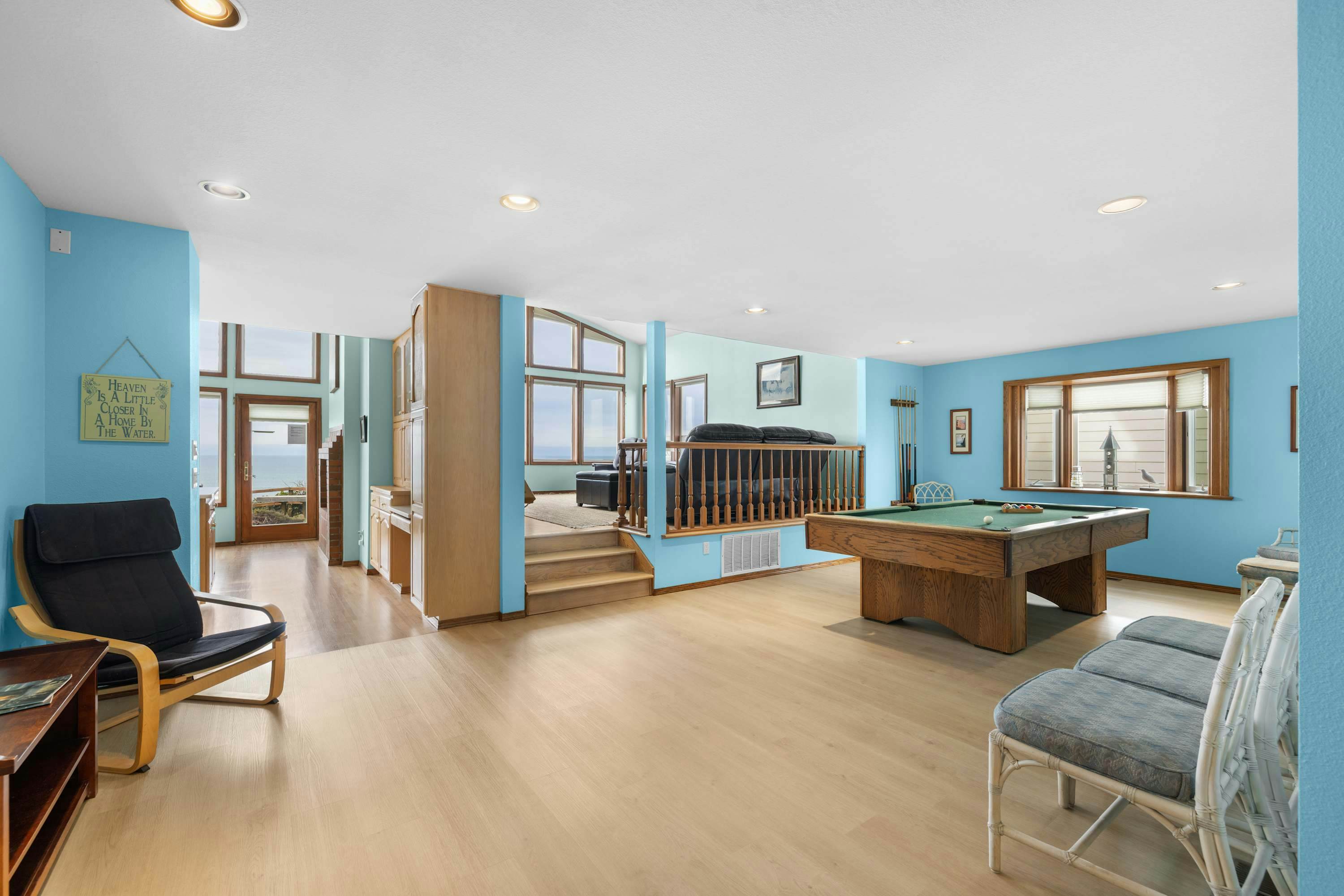 Oceanfront house with private hot tub and amazing ocean views