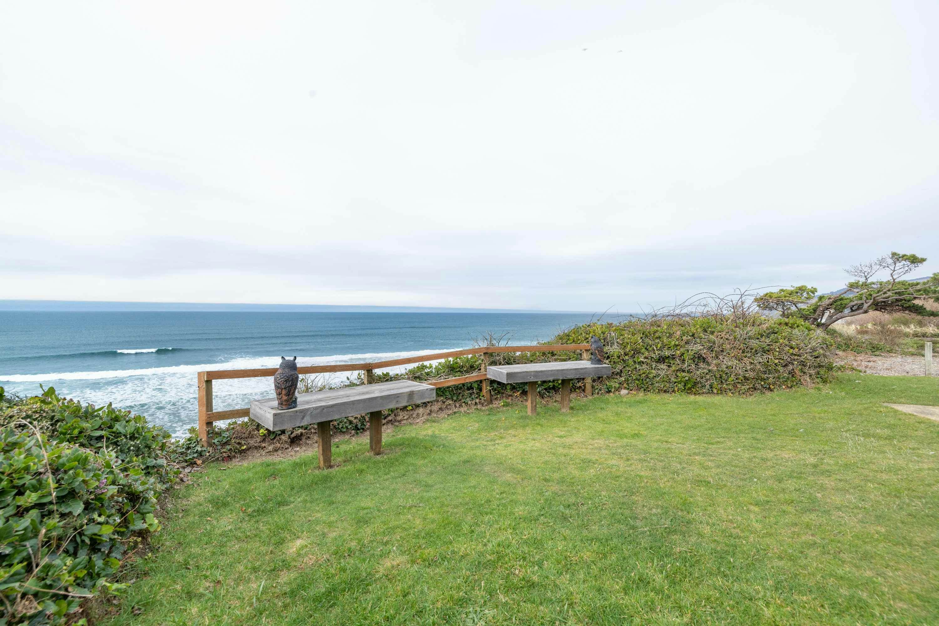 Oceanfront house with private hot tub and amazing ocean views