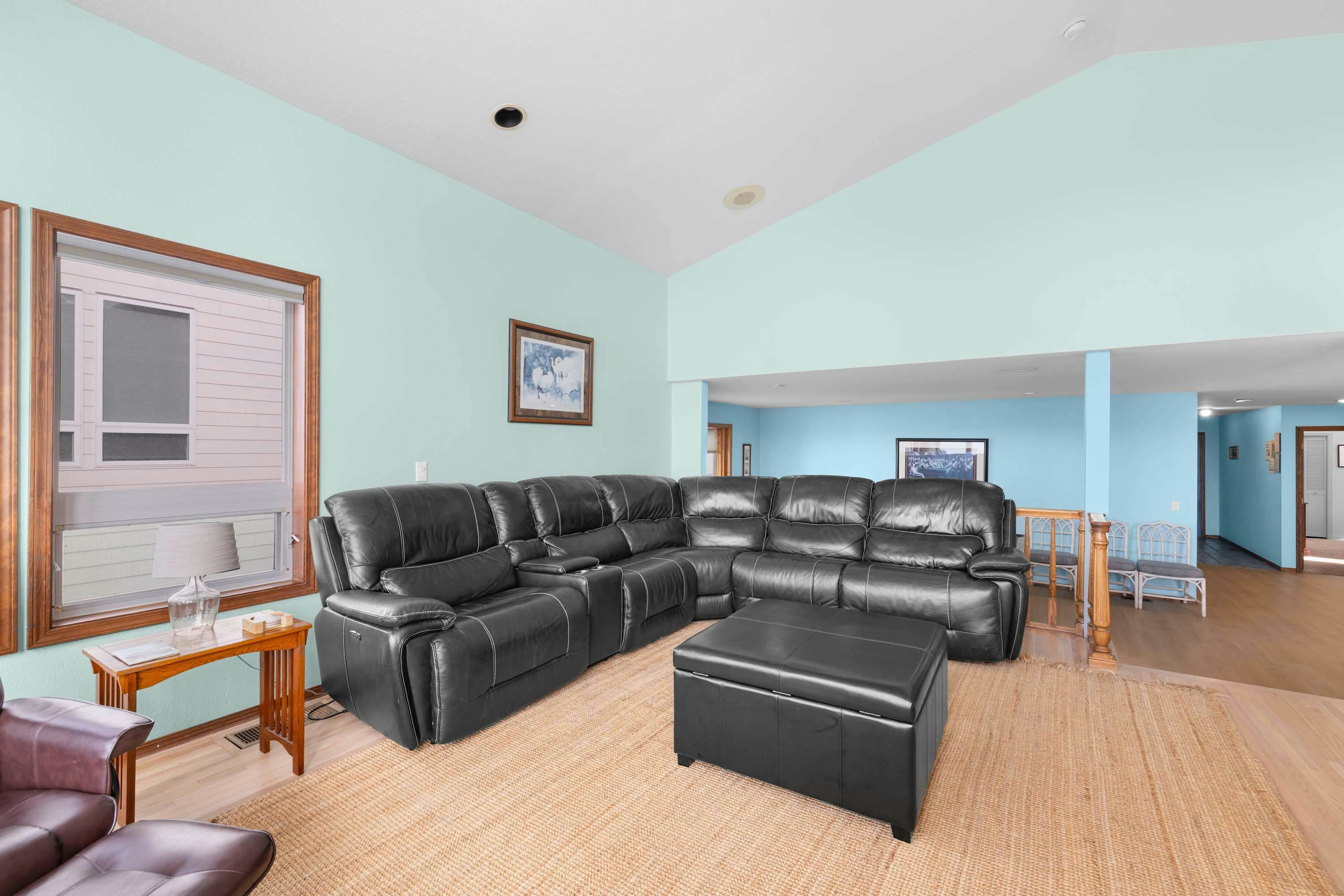 Oceanfront house with private hot tub and amazing ocean views