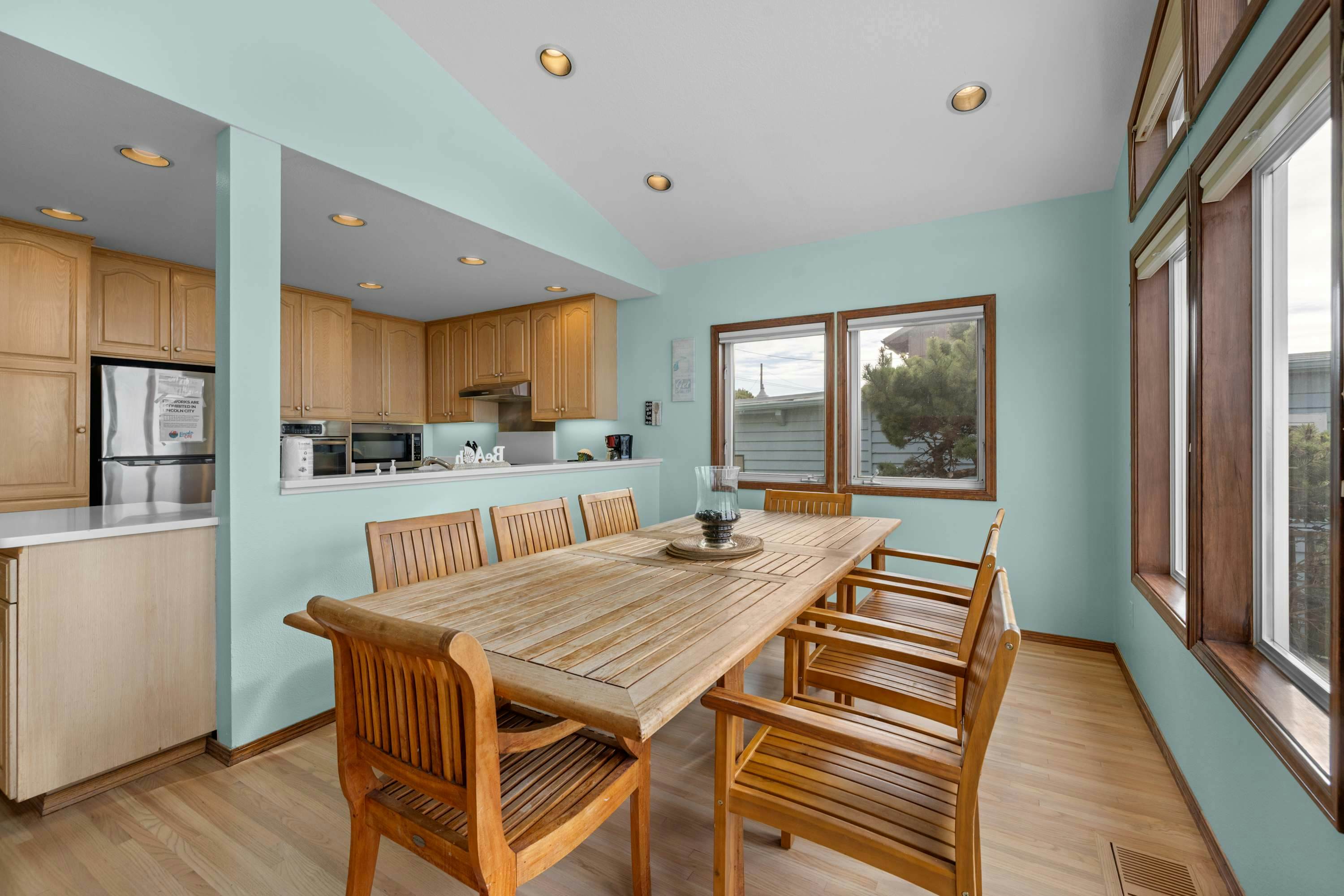 Oceanfront house with private hot tub and amazing ocean views
