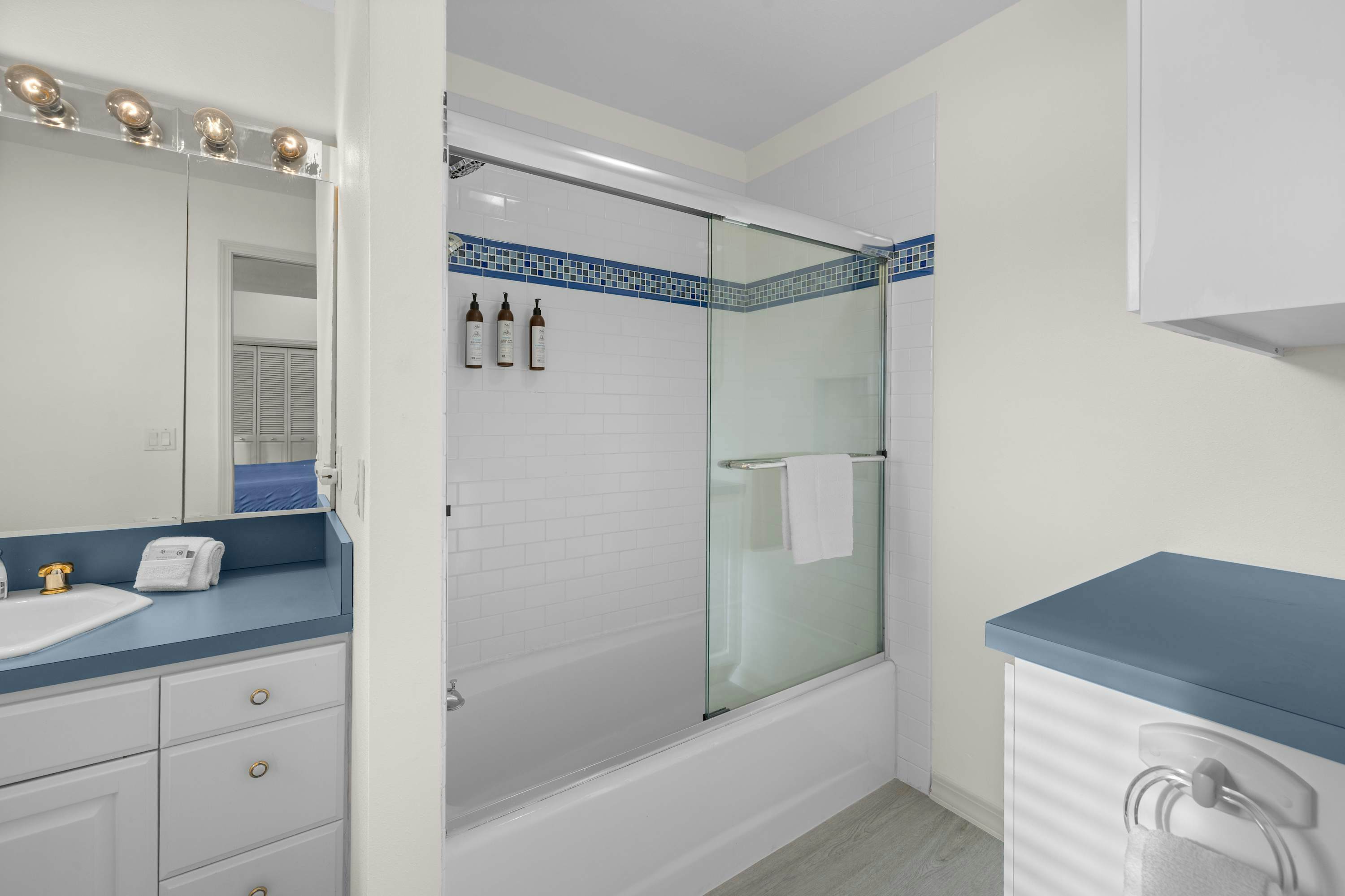 Oceanfront house with private hot tub and amazing ocean views