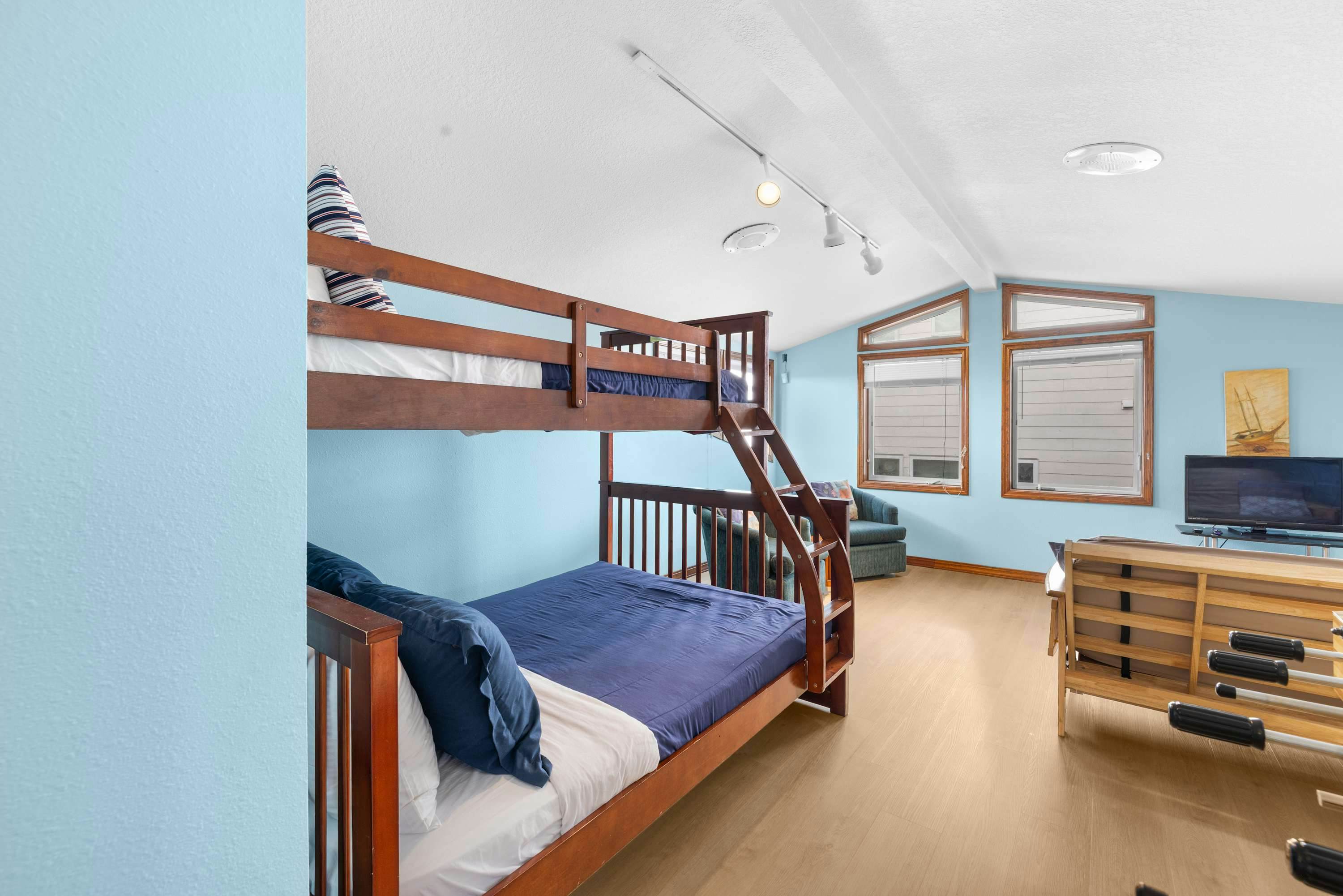 Oceanfront house with private hot tub and amazing ocean views